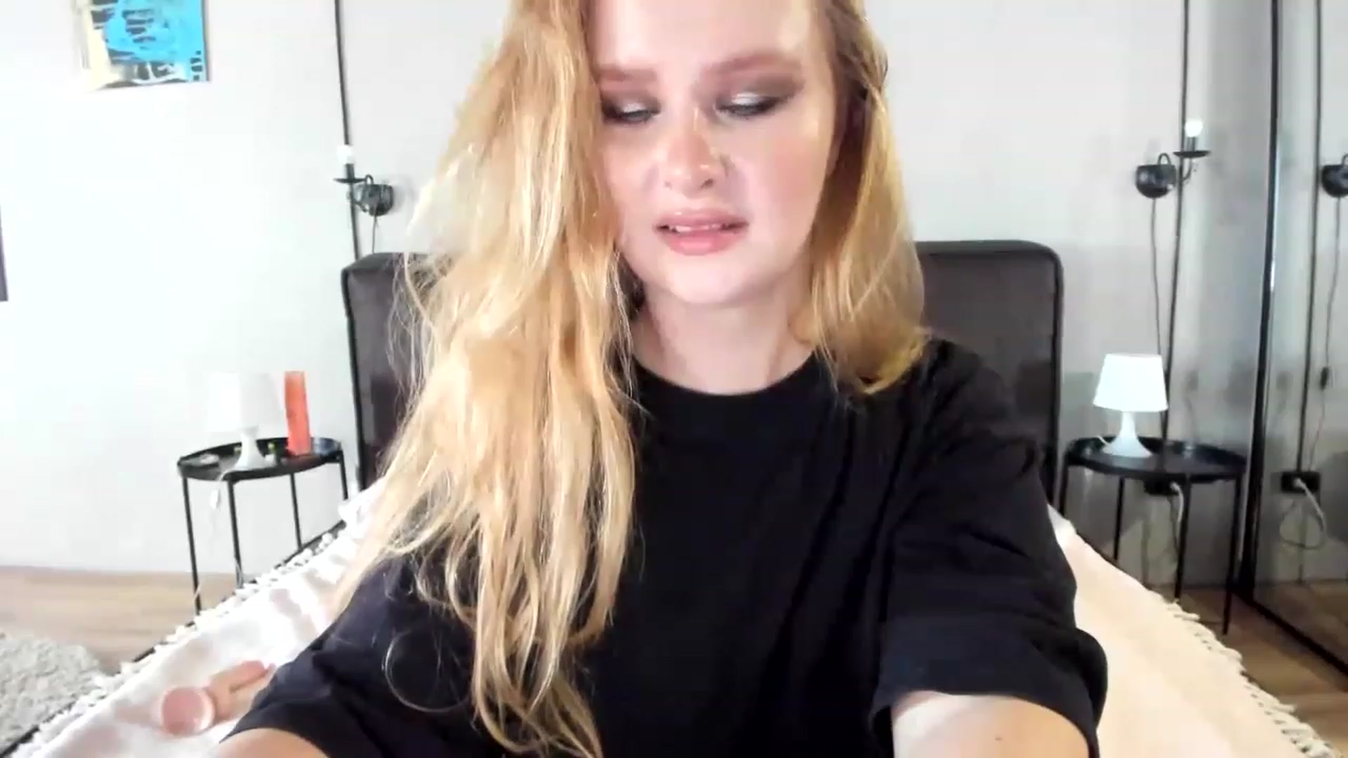 Gallery image thumbnail from F_L_E_U_R's myfreecams stream on, 03/22/2023, 12:04 image 9 of 20