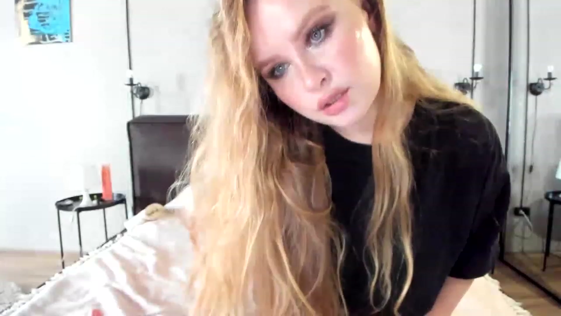 Gallery image thumbnail from F_L_E_U_R's myfreecams stream on, 03/22/2023, 12:04 image 15 of 20
