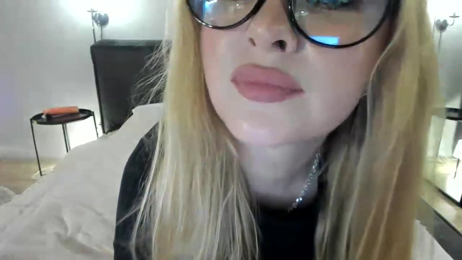 Gallery image thumbnail from F_L_E_U_R's myfreecams stream on, 03/26/2023, 18:56 image 17 of 20