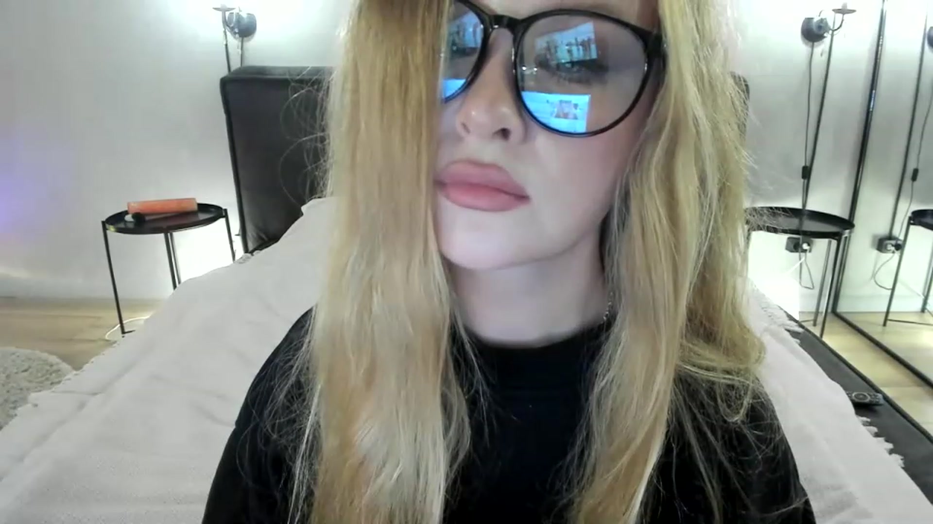 Gallery image thumbnail from F_L_E_U_R's myfreecams stream on, 03/26/2023, 18:56 image 14 of 20