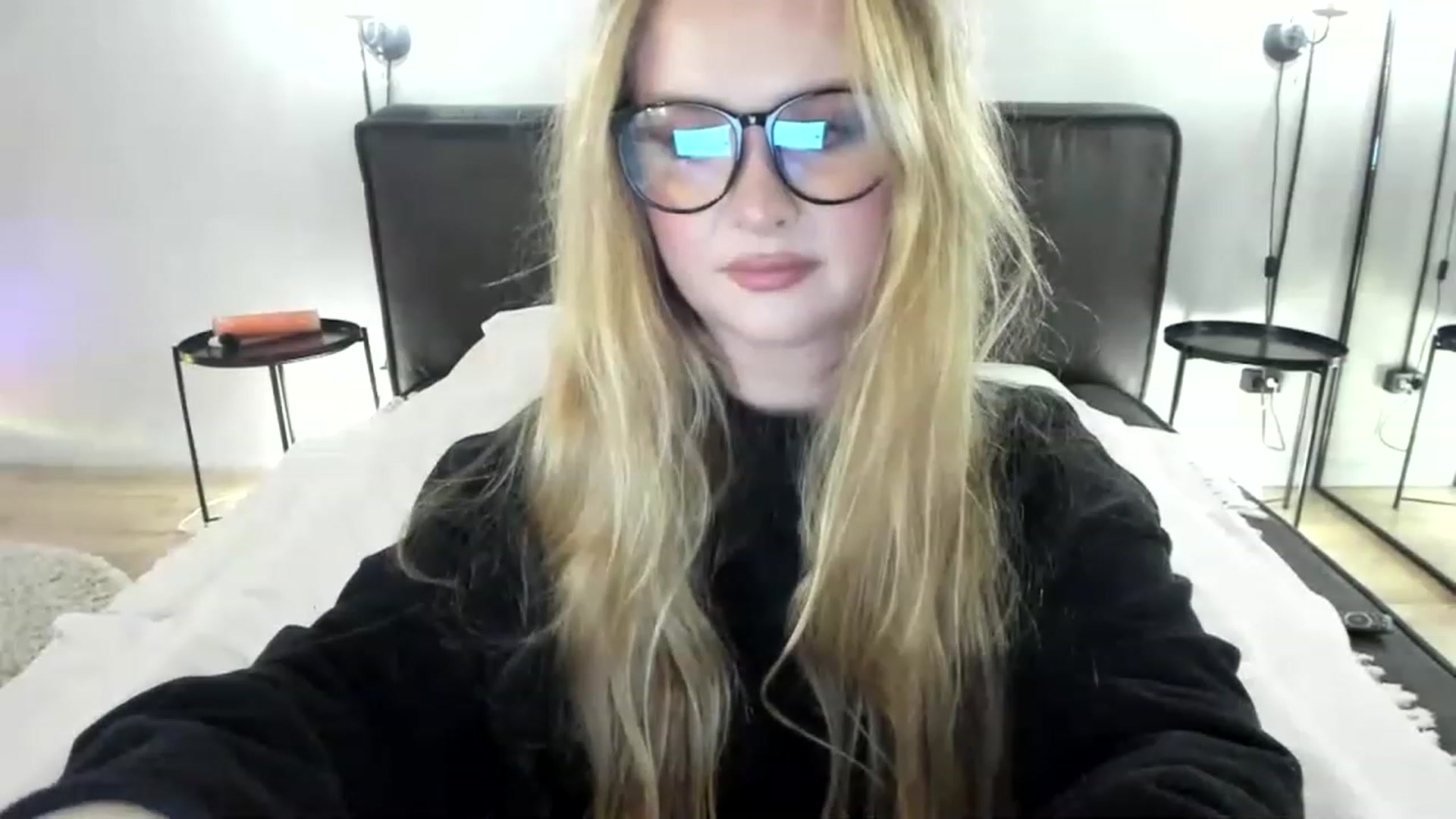 Gallery image thumbnail from F_L_E_U_R's myfreecams stream on, 03/26/2023, 18:56 image 5 of 20