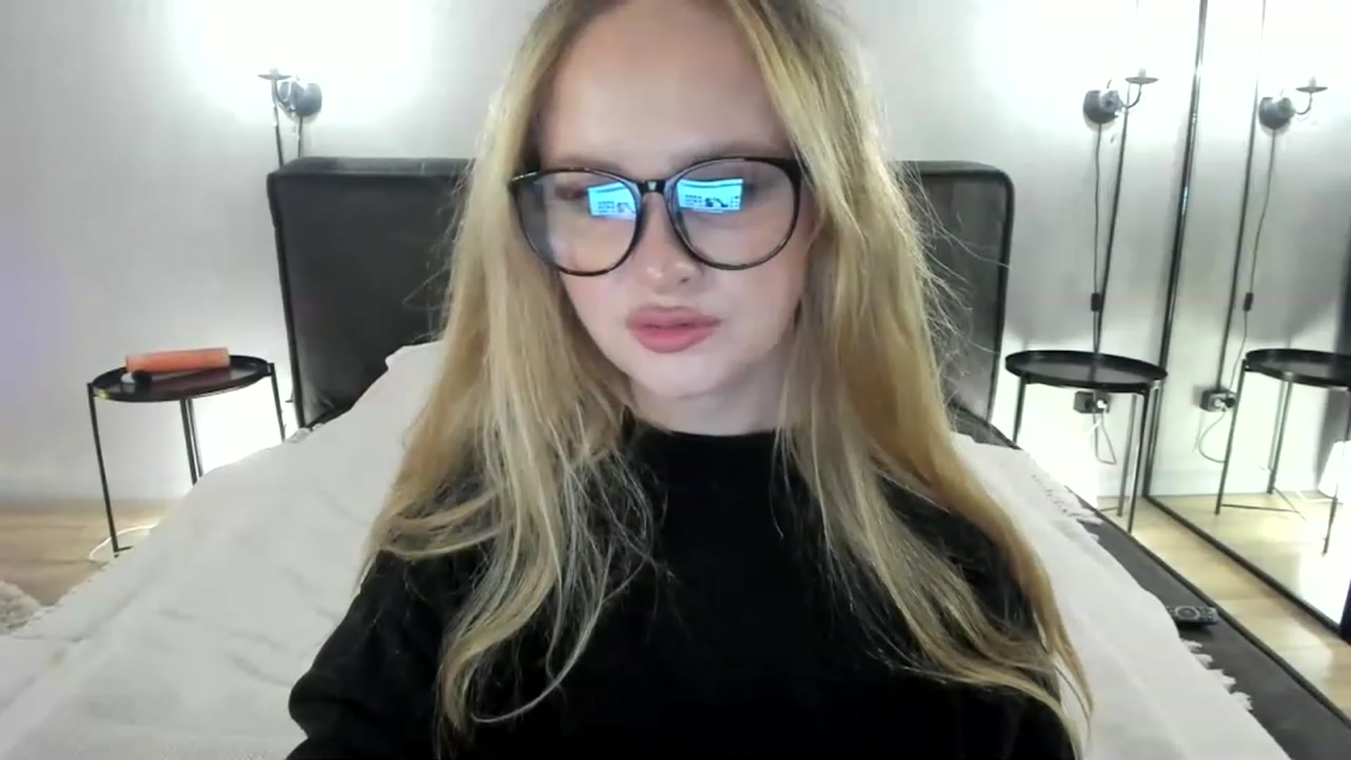Gallery image thumbnail from F_L_E_U_R's myfreecams stream on, 03/26/2023, 18:56 image 11 of 20
