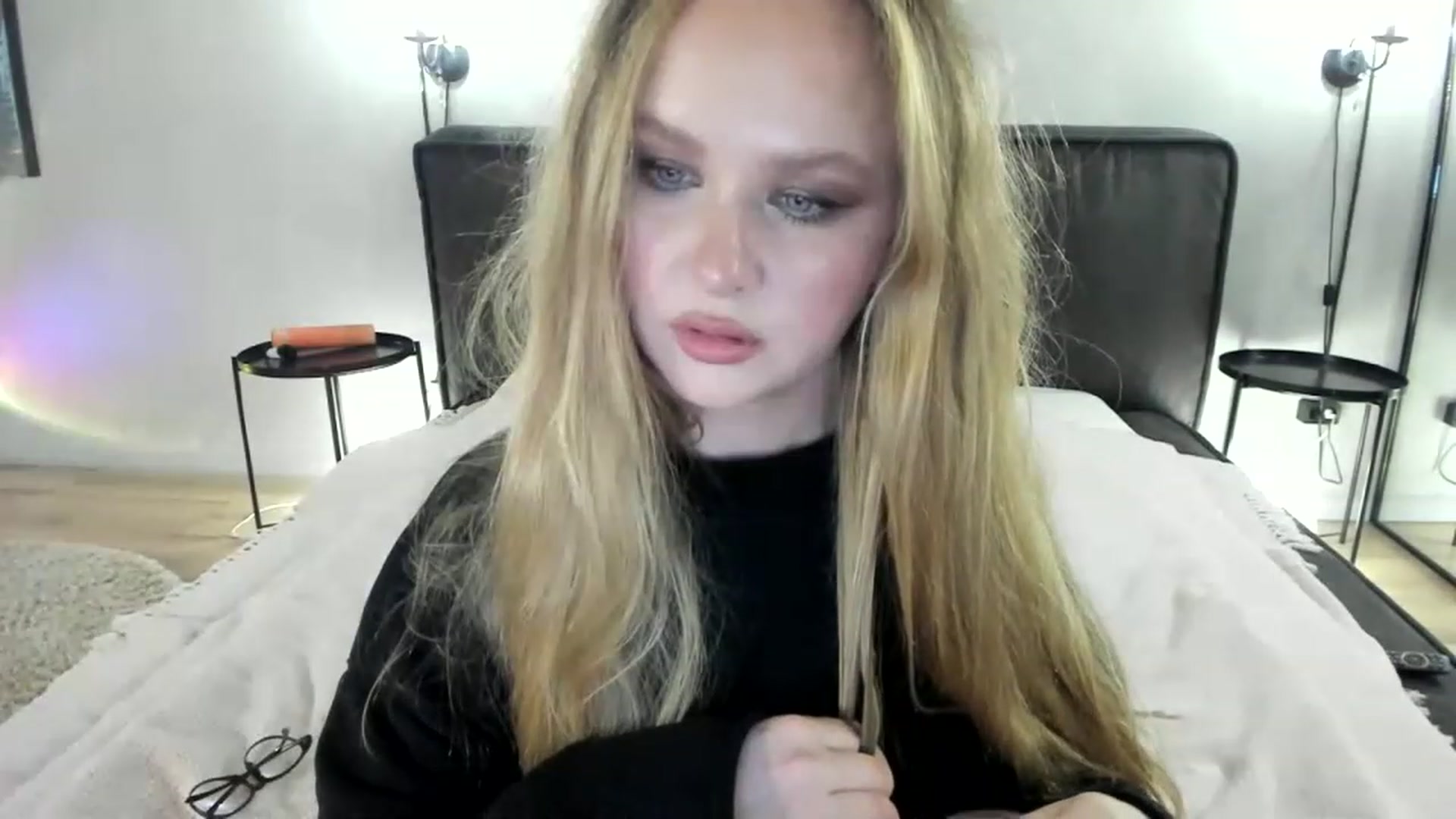 Gallery image thumbnail from F_L_E_U_R's myfreecams stream on, 03/26/2023, 18:56 image 20 of 20