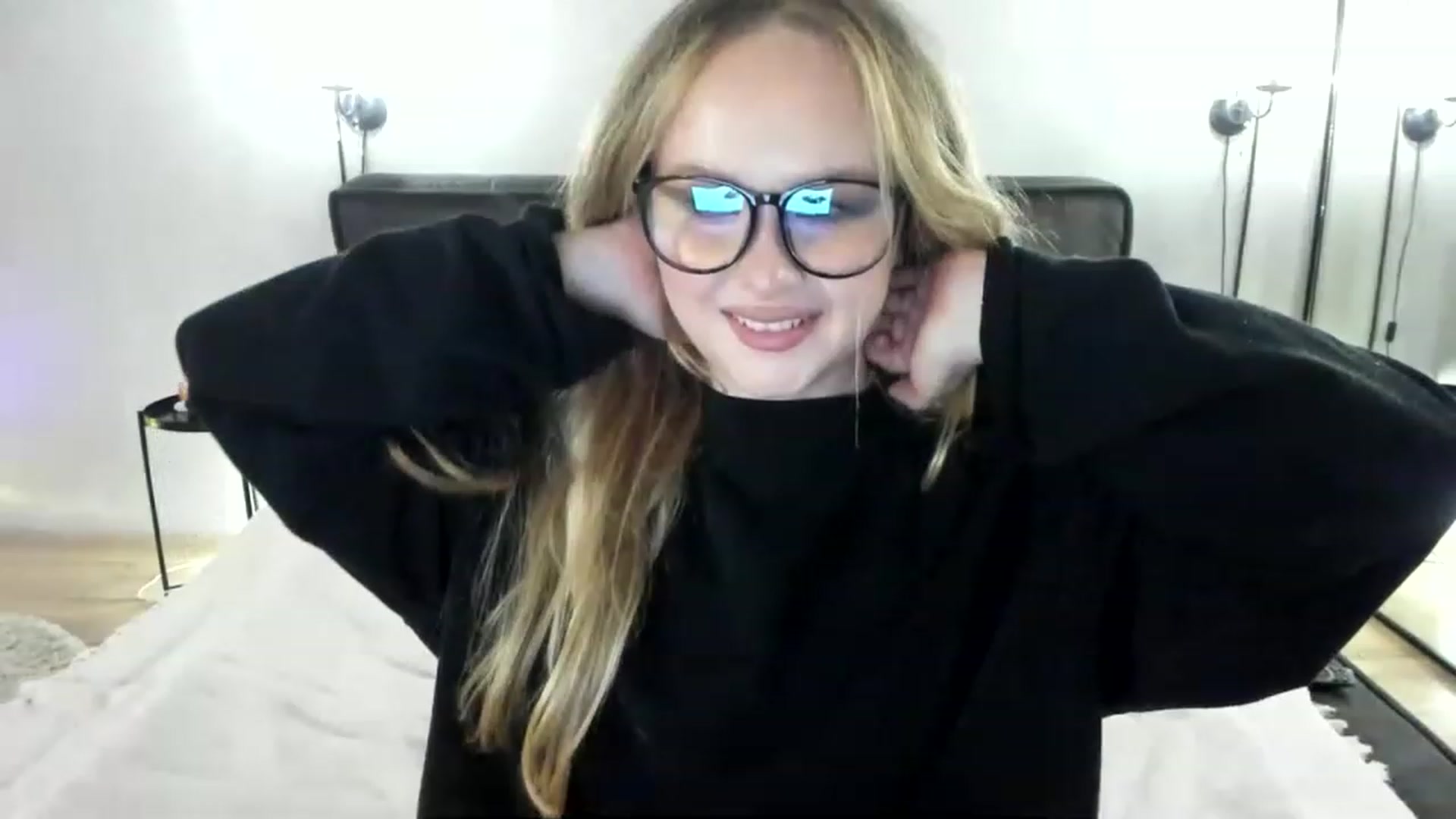 Gallery image thumbnail from F_L_E_U_R's myfreecams stream on, 03/26/2023, 18:56 image 10 of 20