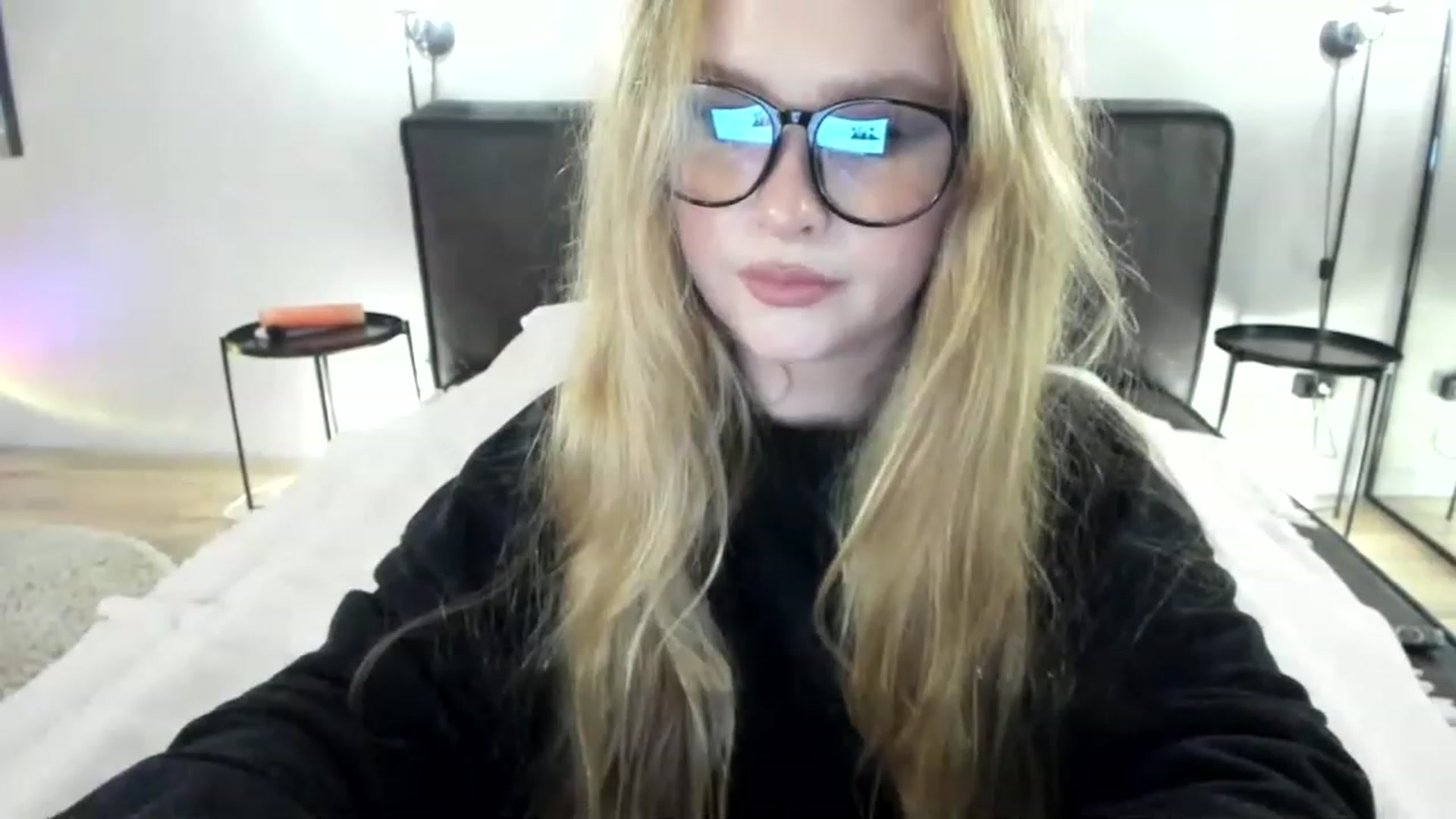 Gallery image thumbnail from F_L_E_U_R's myfreecams stream on, 03/26/2023, 18:56 image 3 of 20