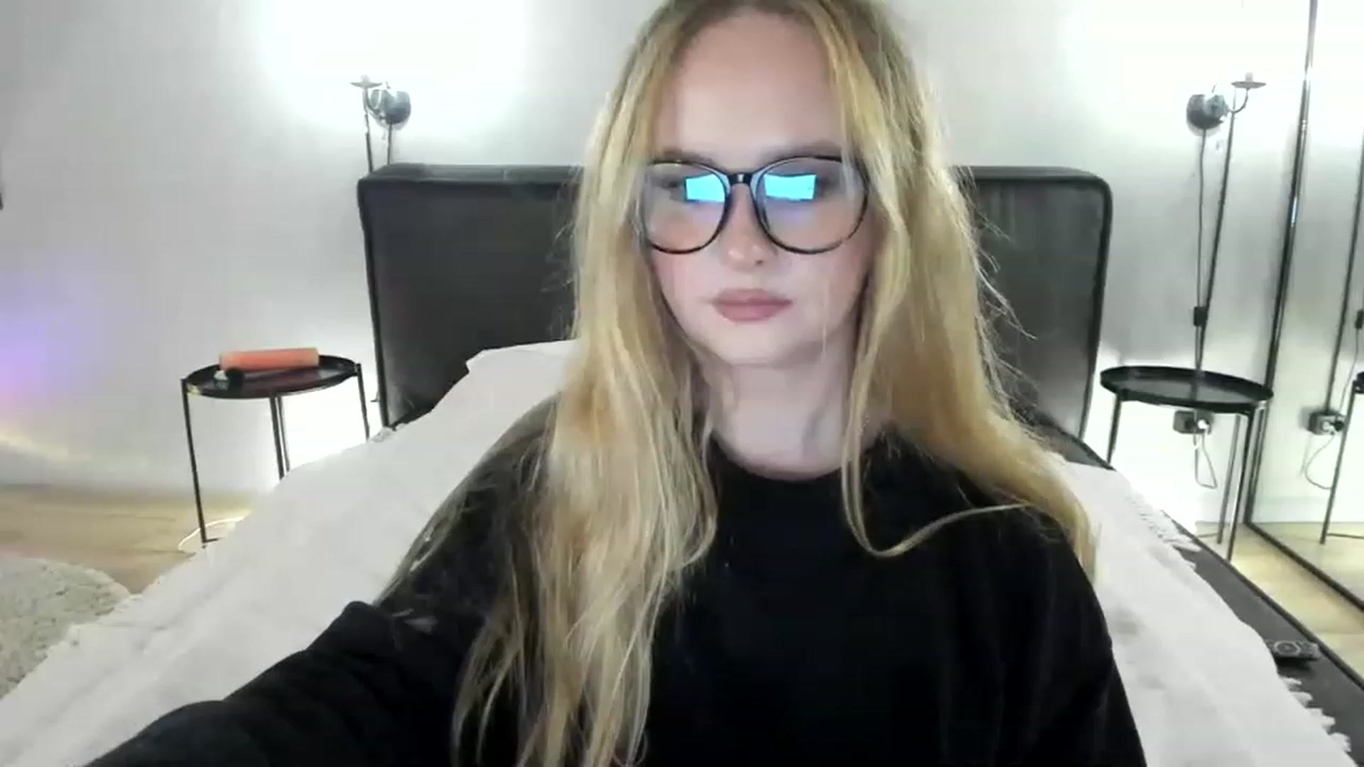 Gallery image thumbnail from F_L_E_U_R's myfreecams stream on, 03/26/2023, 18:56 image 9 of 20