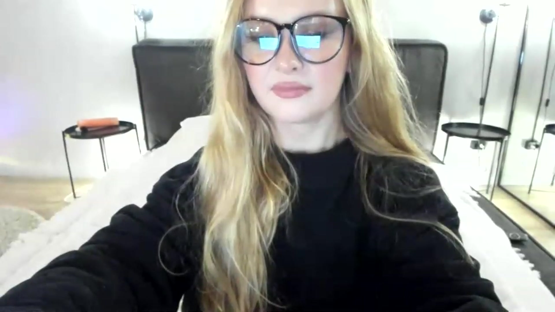 Gallery image thumbnail from F_L_E_U_R's myfreecams stream on, 03/26/2023, 18:56 image 13 of 20