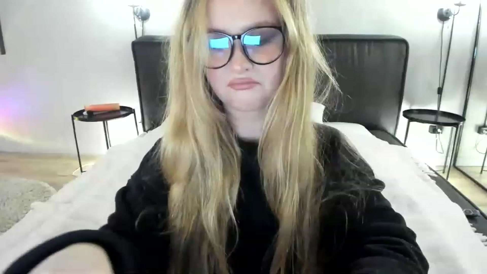 Gallery image thumbnail from F_L_E_U_R's myfreecams stream on, 03/26/2023, 18:56 image 2 of 20