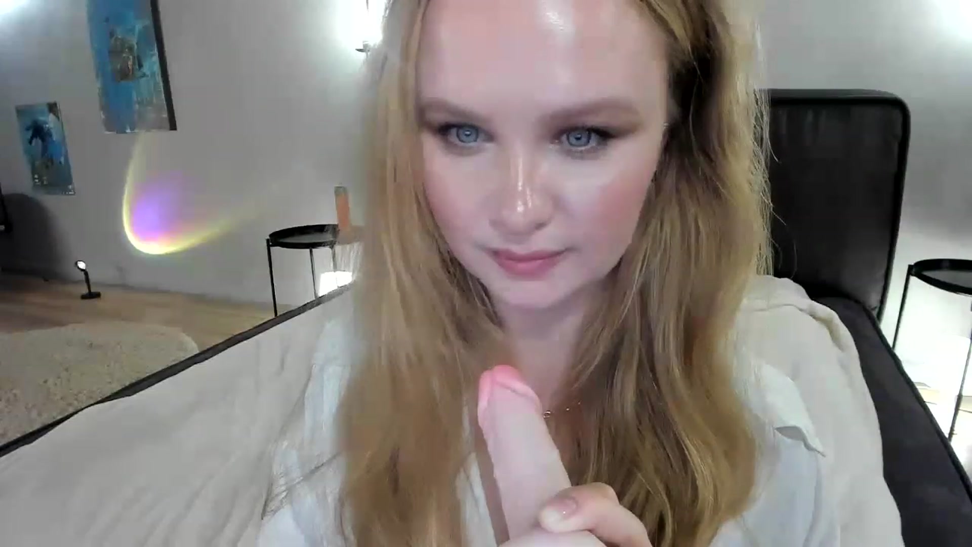 Gallery image thumbnail from F_L_E_U_R's myfreecams stream on, 04/01/2023, 24:37 image 11 of 20