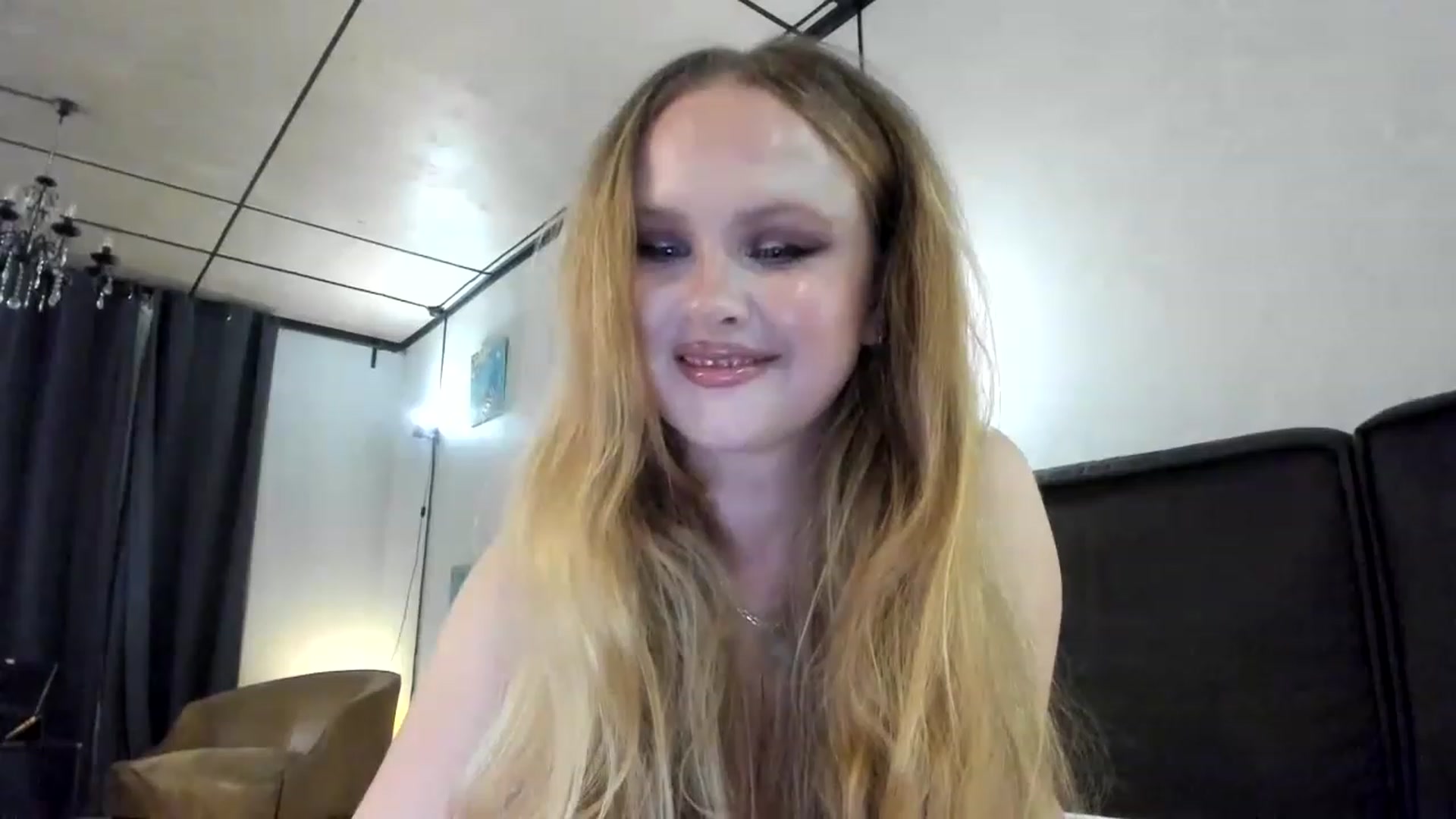 Gallery image thumbnail from F_L_E_U_R's myfreecams stream on, 04/24/2023, 19:45 image 14 of 20