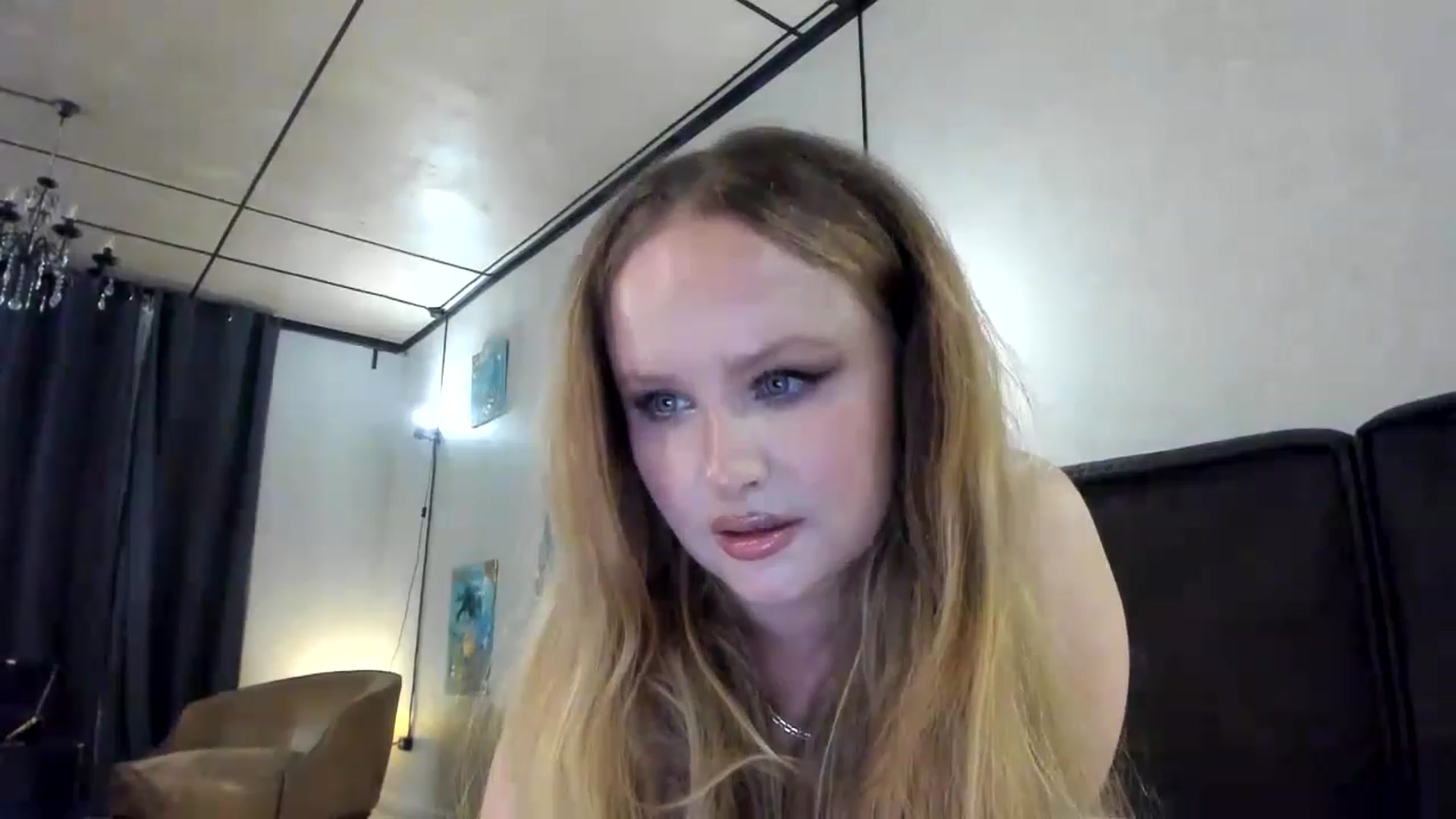 Gallery image thumbnail from F_L_E_U_R's myfreecams stream on, 04/24/2023, 19:45 image 15 of 20