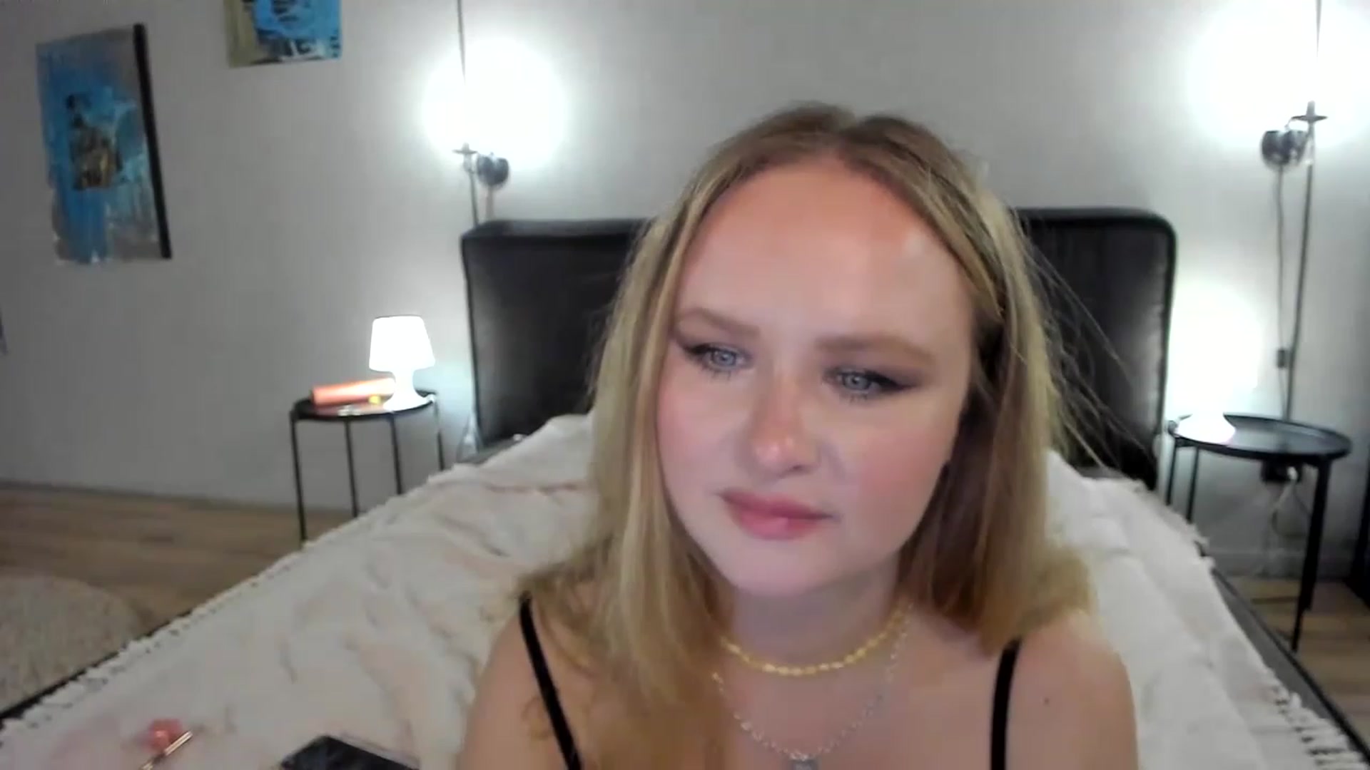 Gallery image thumbnail from F_L_E_U_R's myfreecams stream on, 05/01/2023, 01:20 image 5 of 20