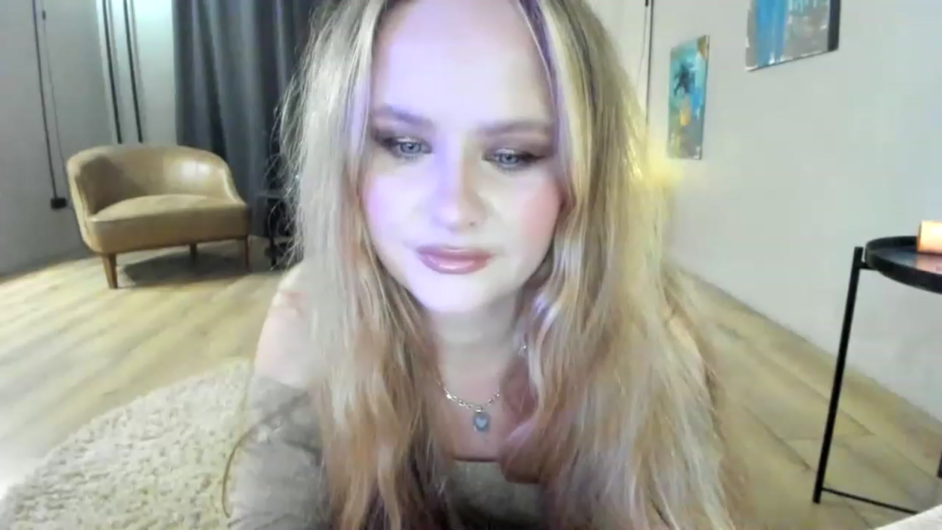 Gallery image thumbnail from F_L_E_U_R's myfreecams stream on, 05/01/2023, 22:11 image 13 of 20