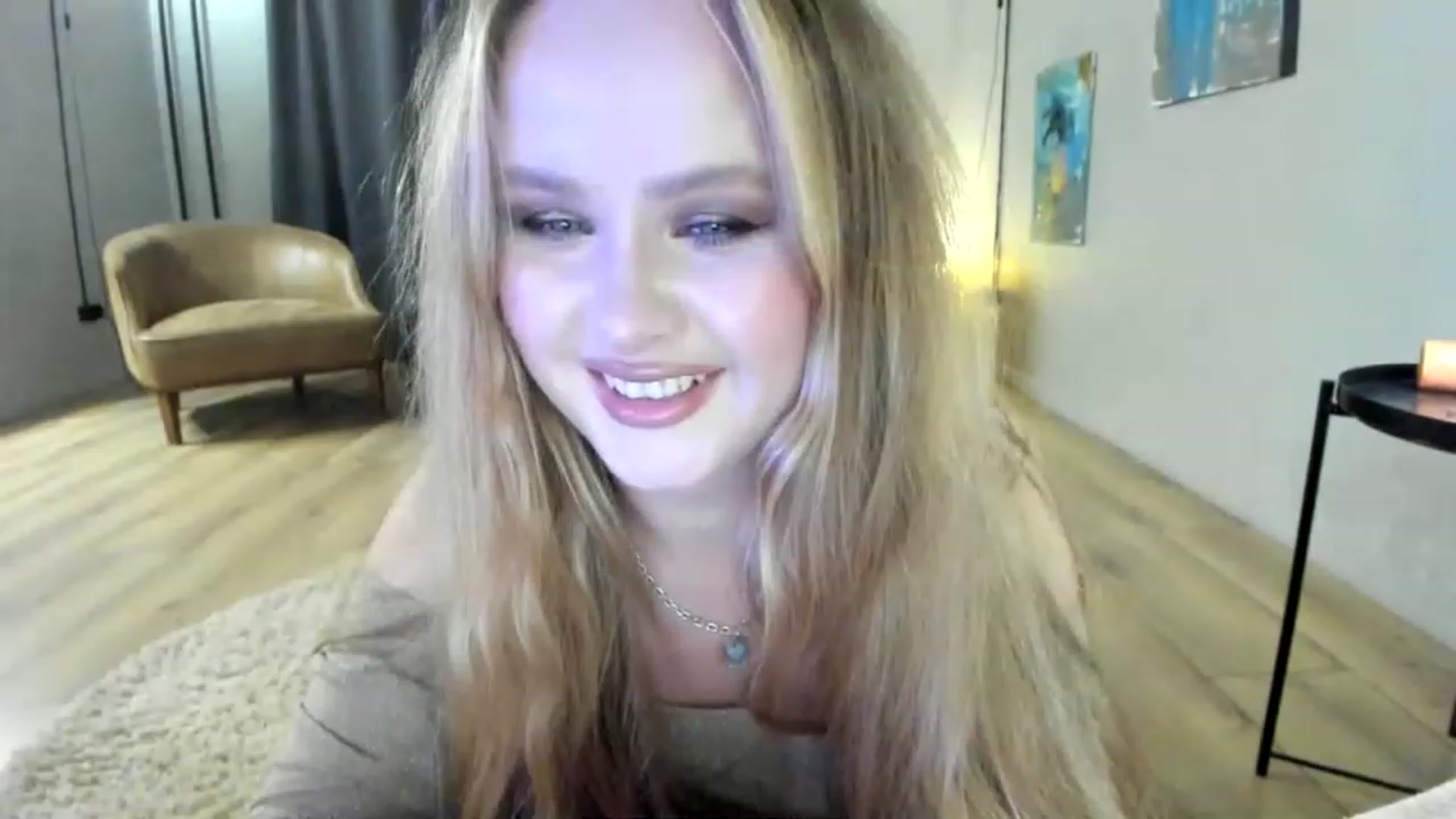 Gallery image thumbnail from F_L_E_U_R's myfreecams stream on, 05/01/2023, 22:11 image 12 of 20