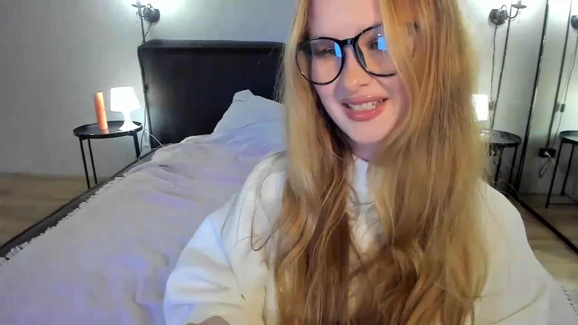 Gallery image thumbnail from F_L_E_U_R's myfreecams stream on, 05/20/2023, 22:08 image 7 of 20