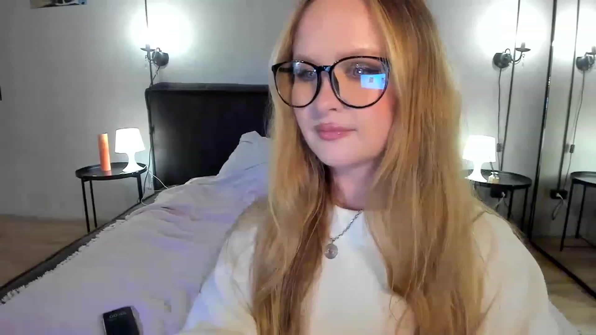 Gallery image thumbnail from F_L_E_U_R's myfreecams stream on, 05/20/2023, 22:08 image 3 of 20