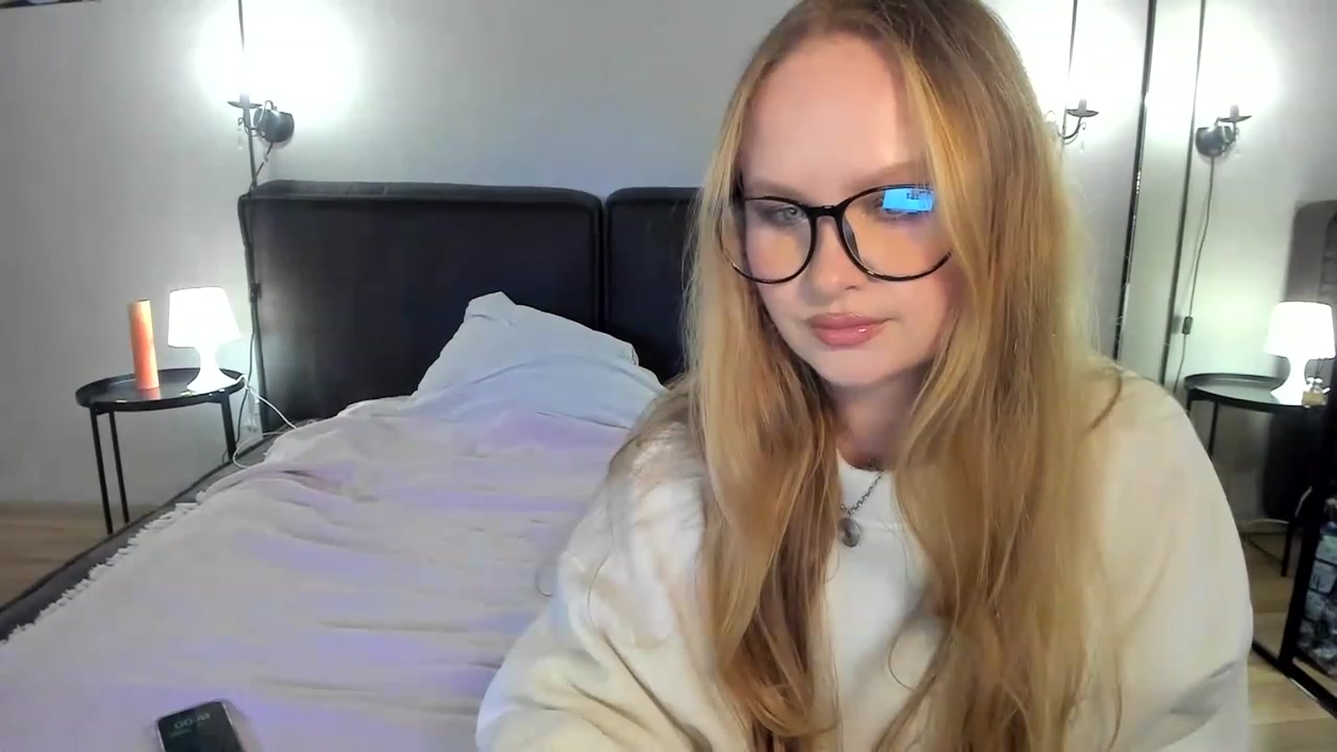 Gallery image thumbnail from F_L_E_U_R's myfreecams stream on, 05/20/2023, 22:08 image 2 of 20