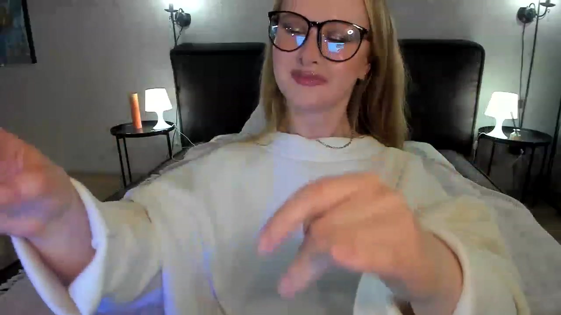Gallery image thumbnail from F_L_E_U_R's myfreecams stream on, 05/20/2023, 22:08 image 20 of 20