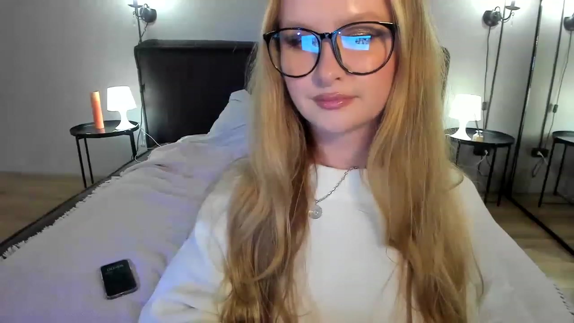 Gallery image thumbnail from F_L_E_U_R's myfreecams stream on, 05/20/2023, 22:08 image 4 of 20