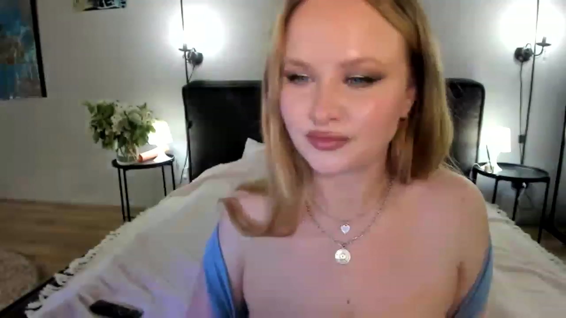 Gallery image thumbnail from F_L_E_U_R's myfreecams stream on, 05/23/2023, 21:52 image 11 of 20