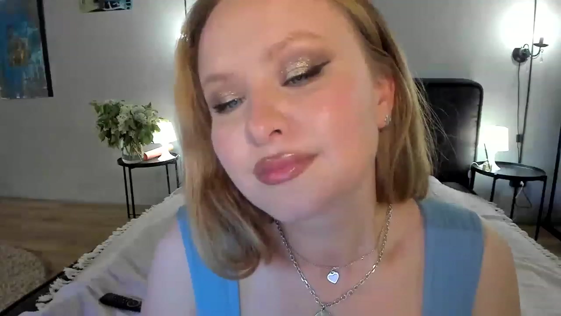 Gallery image thumbnail from F_L_E_U_R's myfreecams stream on, 05/23/2023, 21:52 image 9 of 20