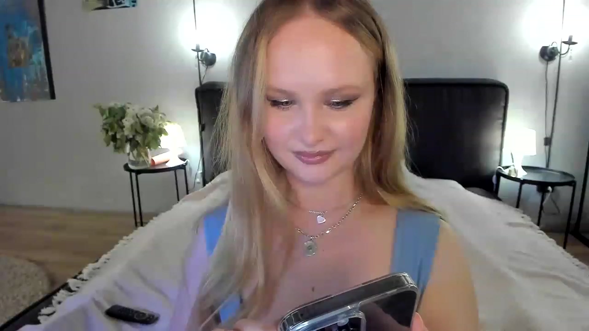Gallery image thumbnail from F_L_E_U_R's myfreecams stream on, 05/23/2023, 21:52 image 8 of 20