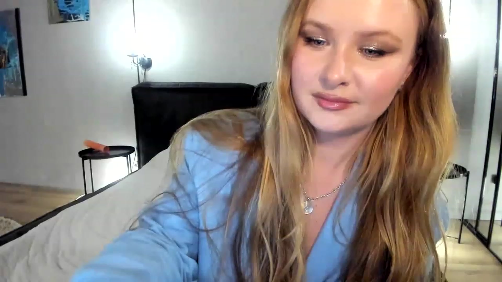 Gallery image thumbnail from F_L_E_U_R's myfreecams stream on, 05/31/2023, 21:03 image 4 of 20