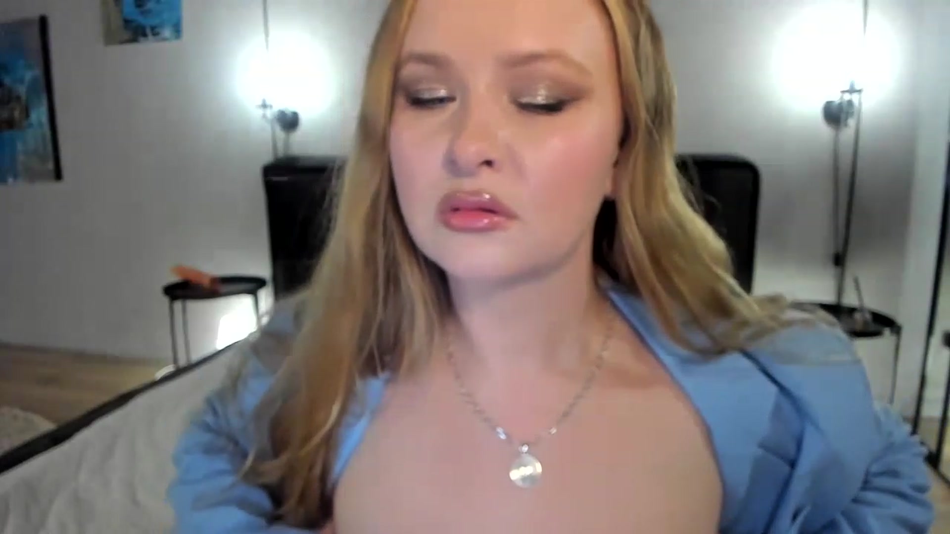 Gallery image thumbnail from F_L_E_U_R's myfreecams stream on, 05/31/2023, 21:03 image 9 of 20