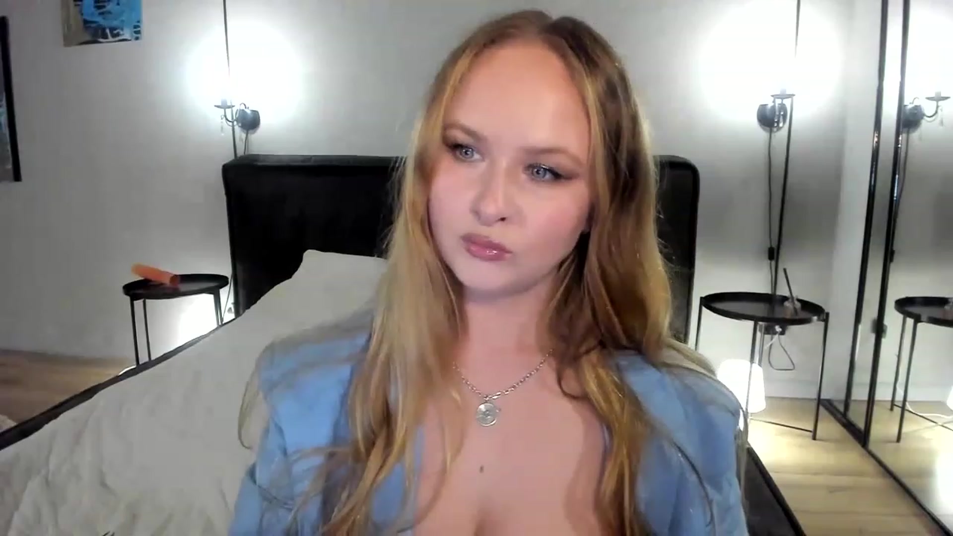Gallery image thumbnail from F_L_E_U_R's myfreecams stream on, 05/31/2023, 21:03 image 19 of 20