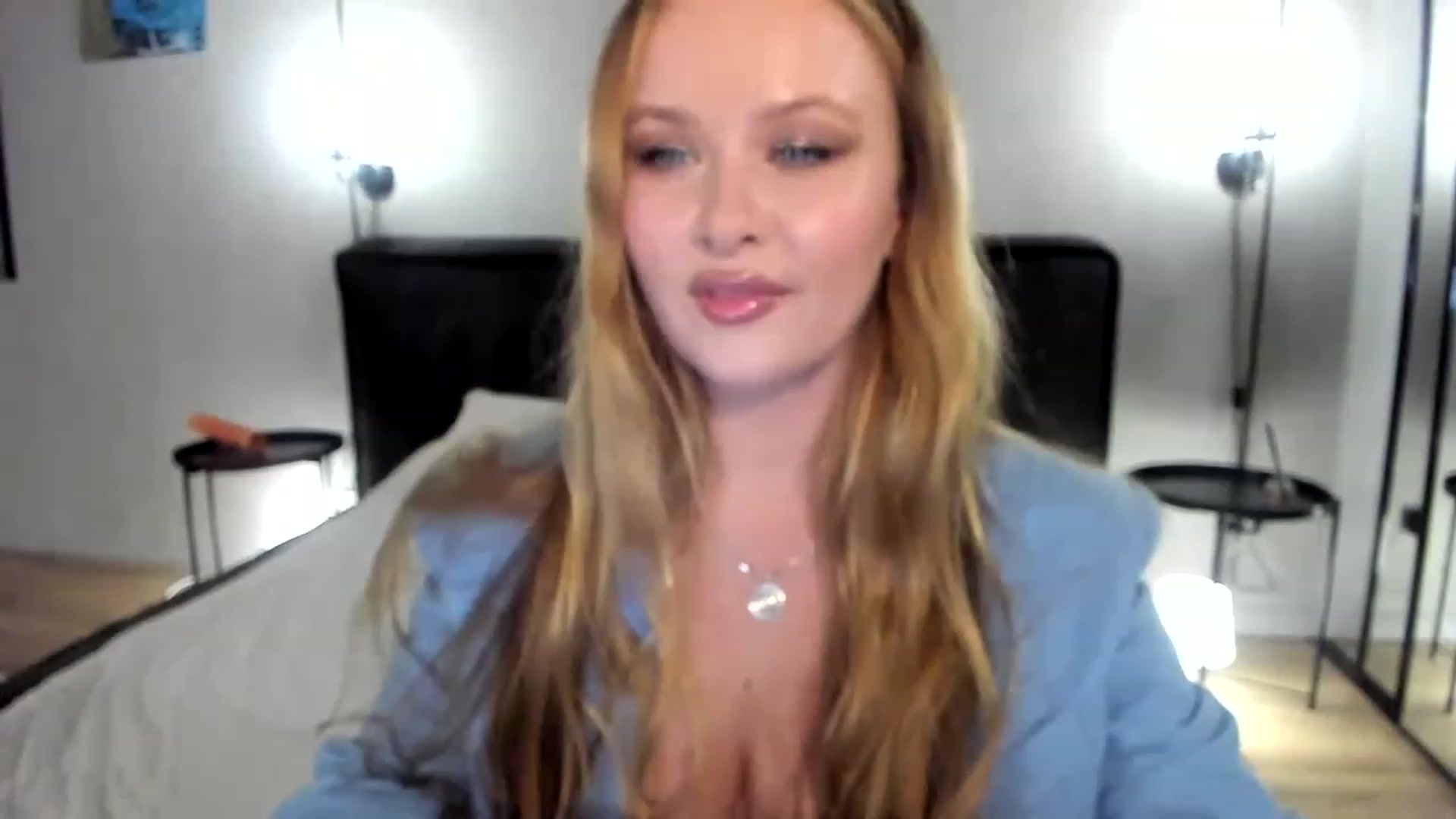 Gallery image thumbnail from F_L_E_U_R's myfreecams stream on, 05/31/2023, 21:03 image 6 of 20