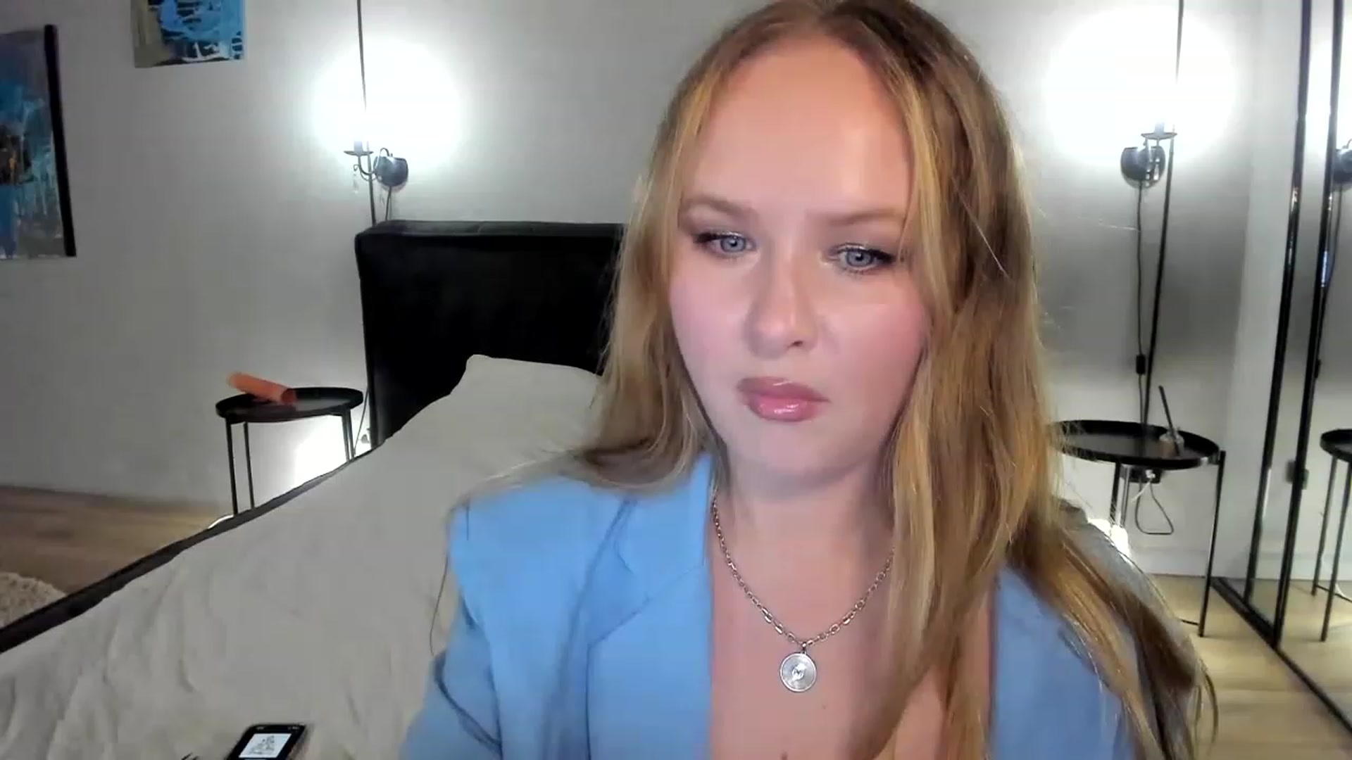 Gallery image thumbnail from F_L_E_U_R's myfreecams stream on, 05/31/2023, 21:03 image 16 of 20