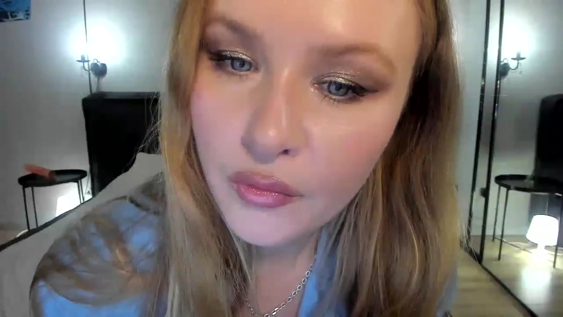 Gallery image thumbnail from F_L_E_U_R's myfreecams stream on, 05/31/2023, 21:03 image 5 of 20