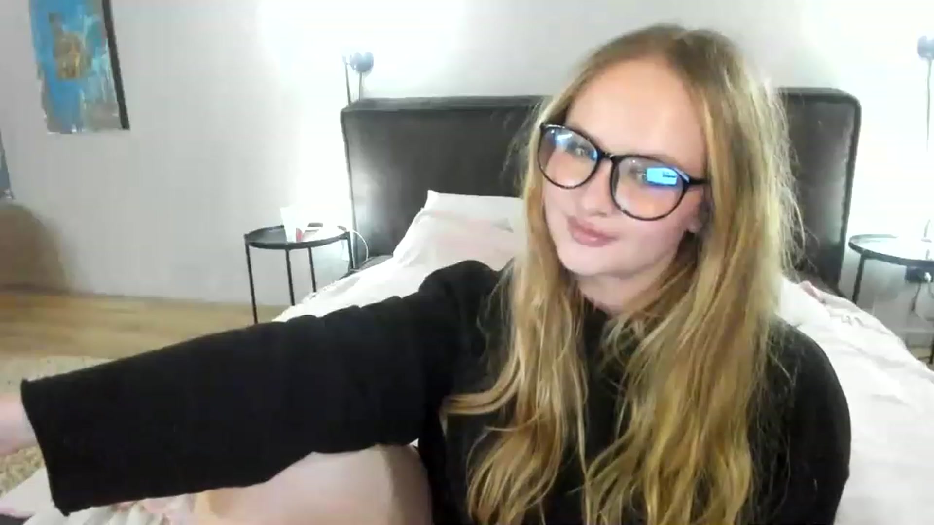 Gallery image thumbnail from F_L_E_U_R's myfreecams stream on, 06/03/2023, 21:10 image 11 of 20