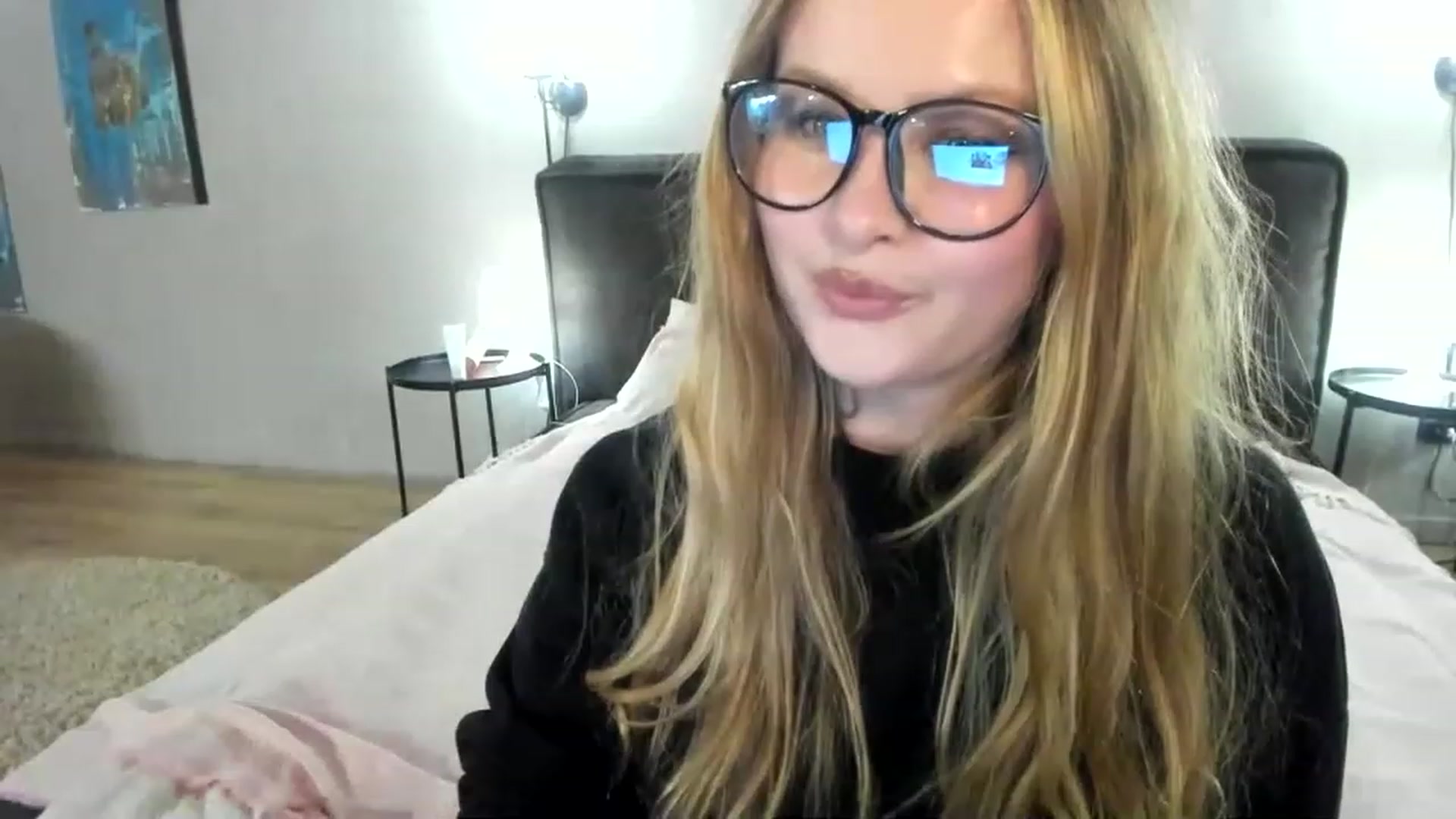 Gallery image thumbnail from F_L_E_U_R's myfreecams stream on, 06/03/2023, 21:10 image 9 of 20