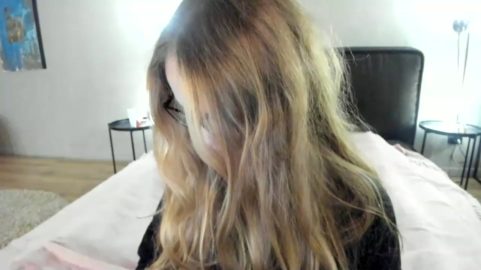Gallery image thumbnail from F_L_E_U_R's myfreecams stream on, 06/03/2023, 21:10 image 4 of 20