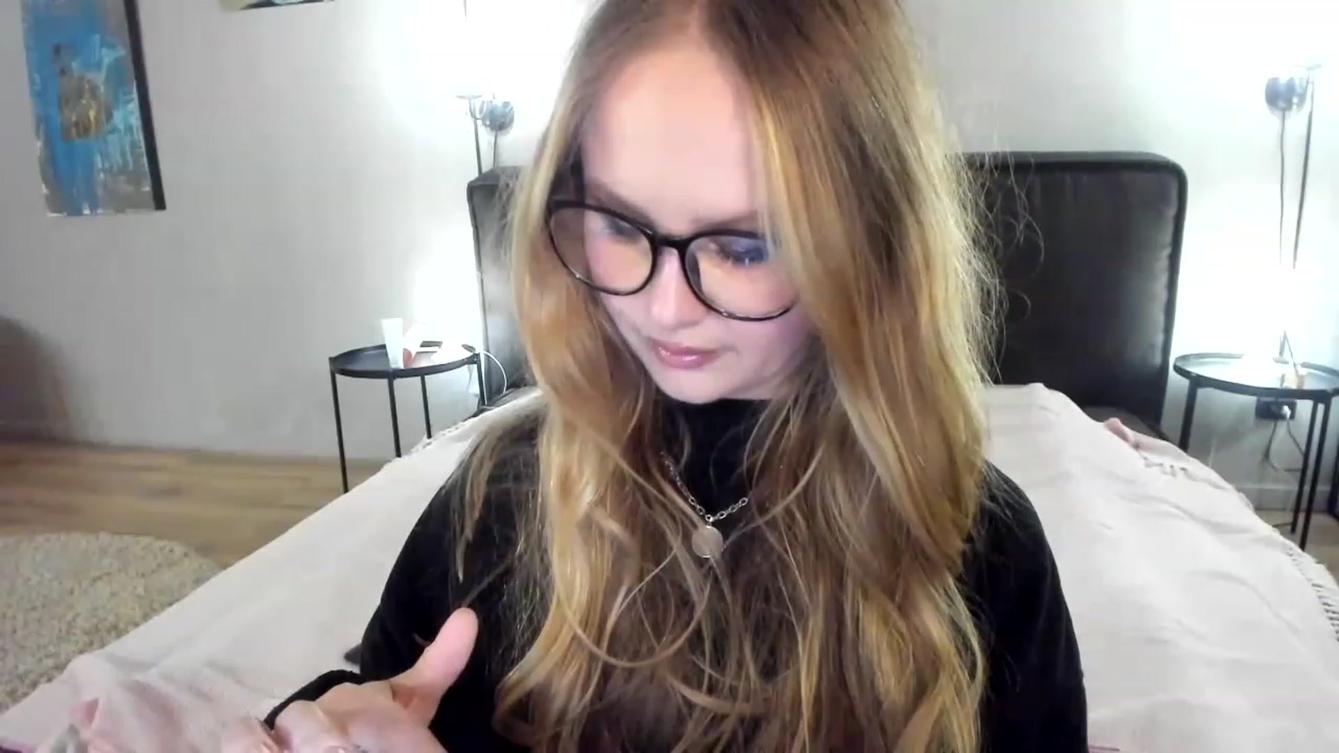 Gallery image thumbnail from F_L_E_U_R's myfreecams stream on, 06/03/2023, 21:10 image 17 of 20
