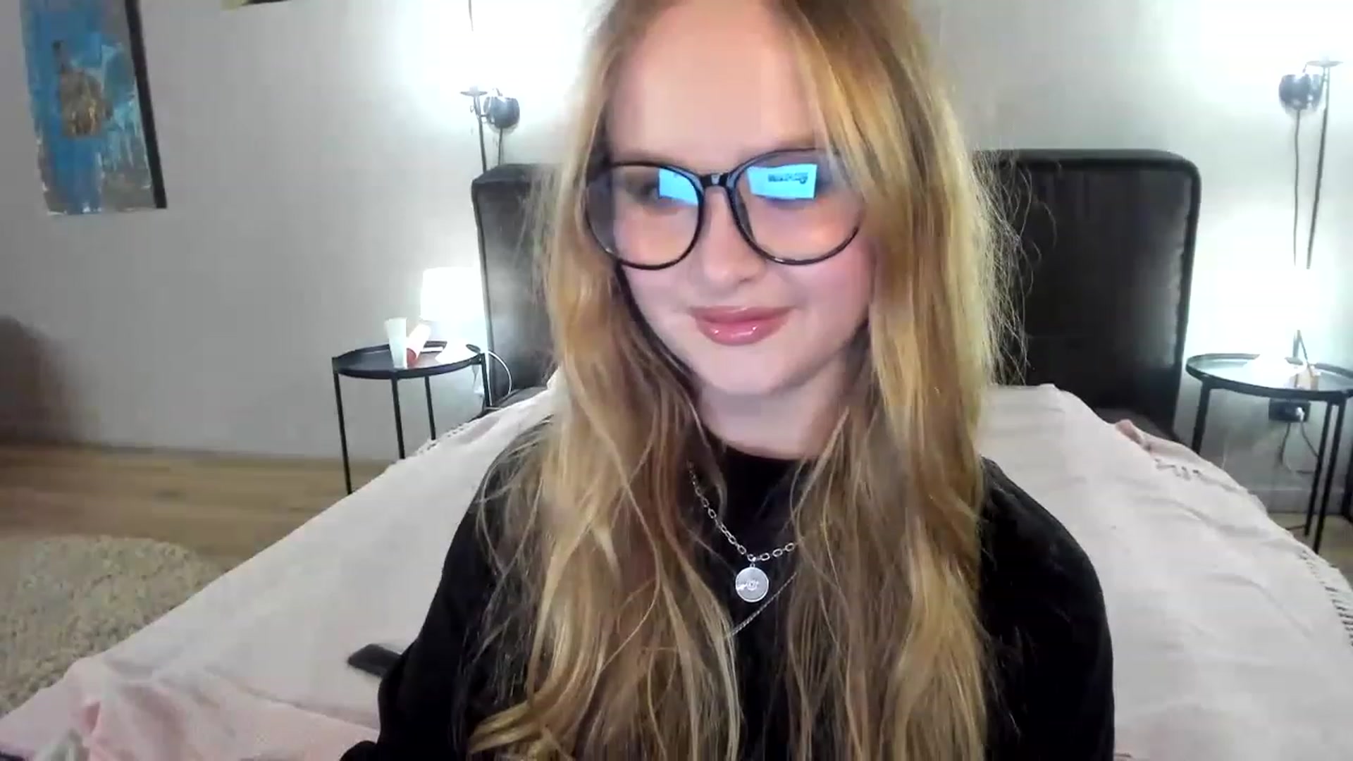 Gallery image thumbnail from F_L_E_U_R's myfreecams stream on, 06/03/2023, 21:10 image 18 of 20