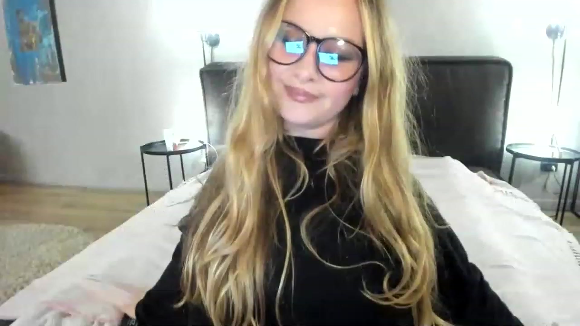 Gallery image thumbnail from F_L_E_U_R's myfreecams stream on, 06/03/2023, 21:10 image 3 of 20