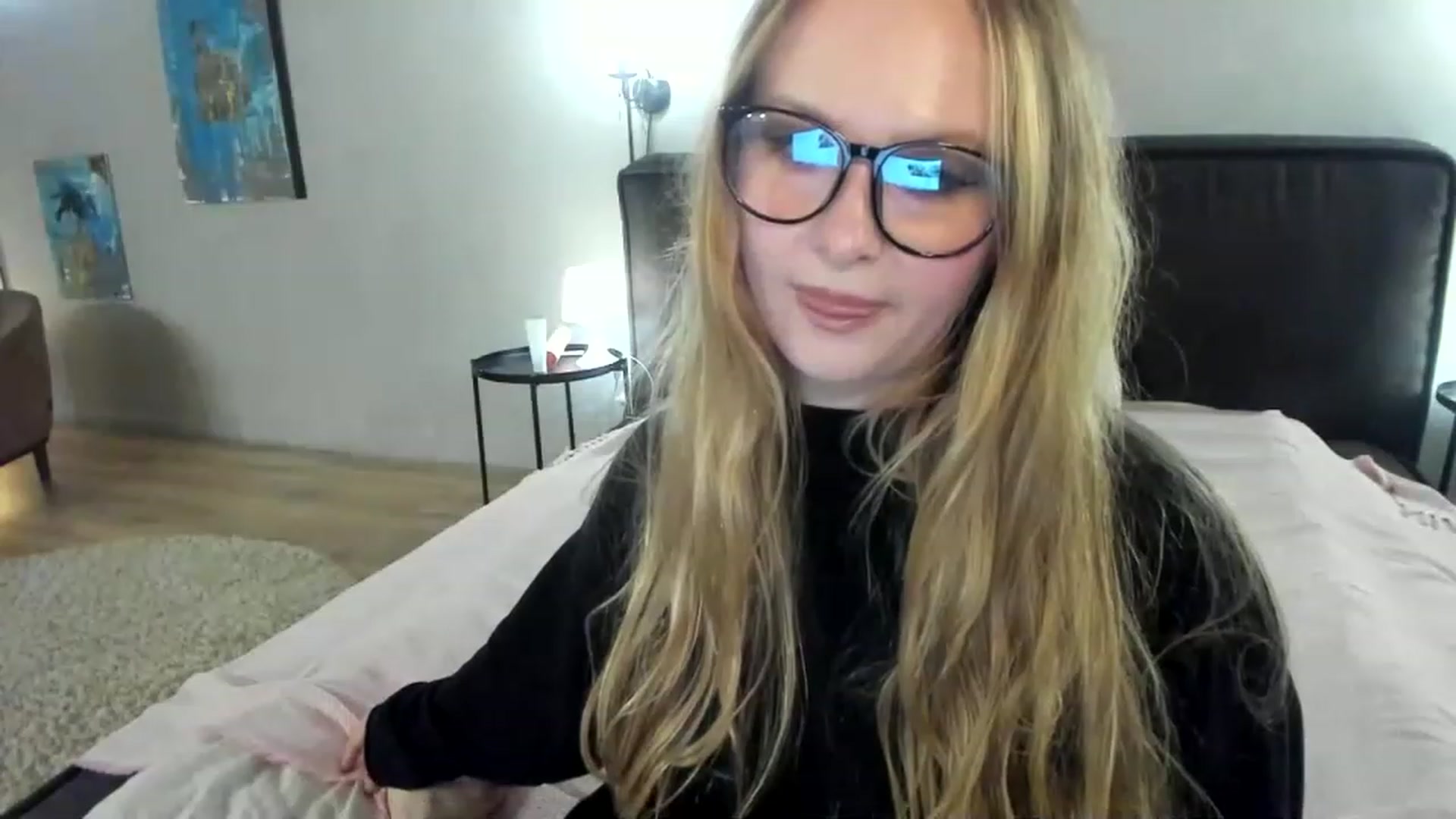Gallery image thumbnail from F_L_E_U_R's myfreecams stream on, 06/03/2023, 21:10 image 7 of 20