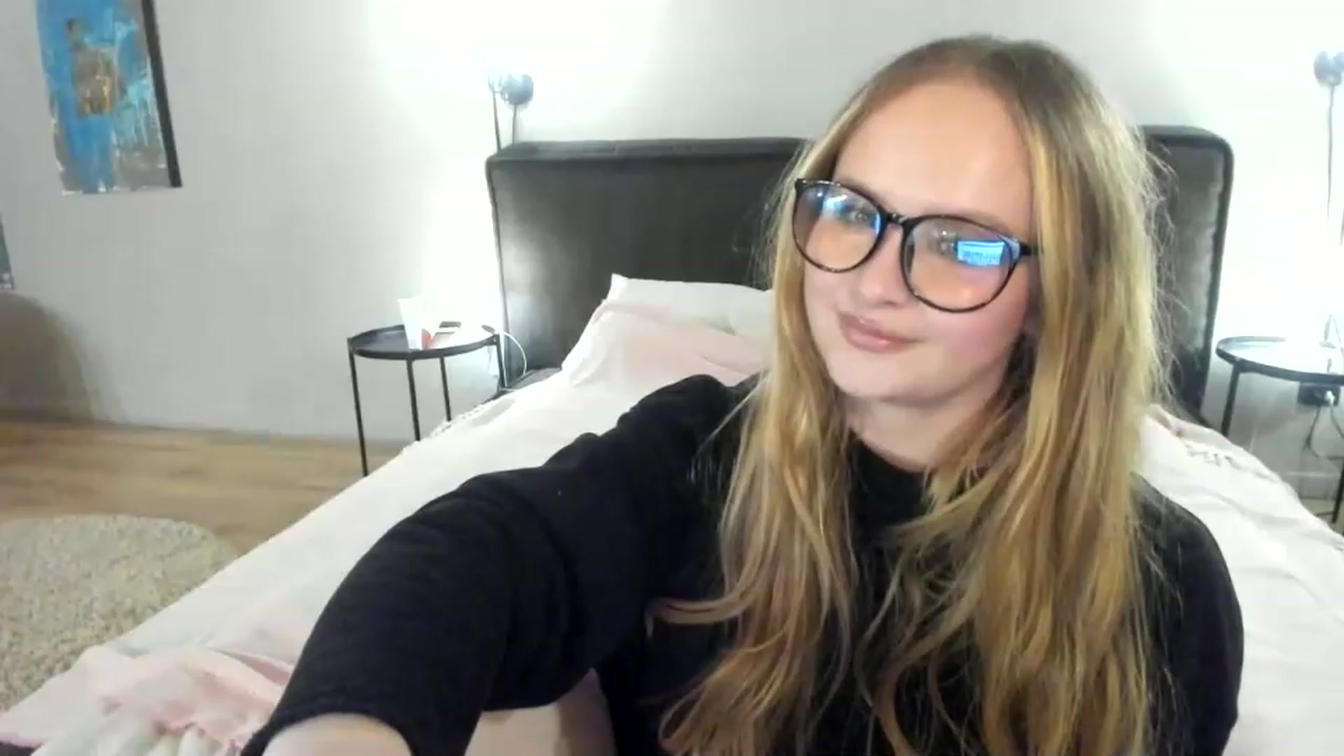 Gallery image thumbnail from F_L_E_U_R's myfreecams stream on, 06/03/2023, 21:10 image 12 of 20