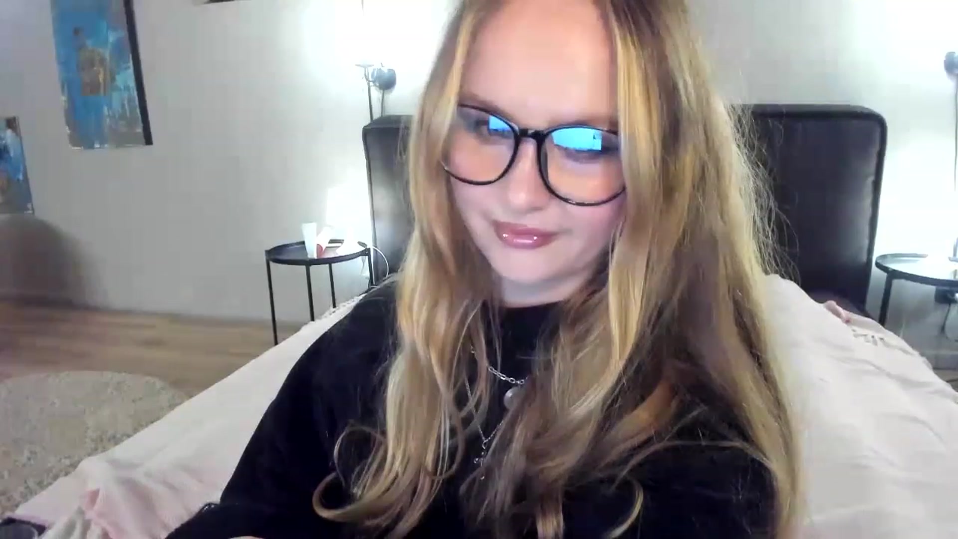 Gallery image thumbnail from F_L_E_U_R's myfreecams stream on, 06/03/2023, 21:10 image 16 of 20