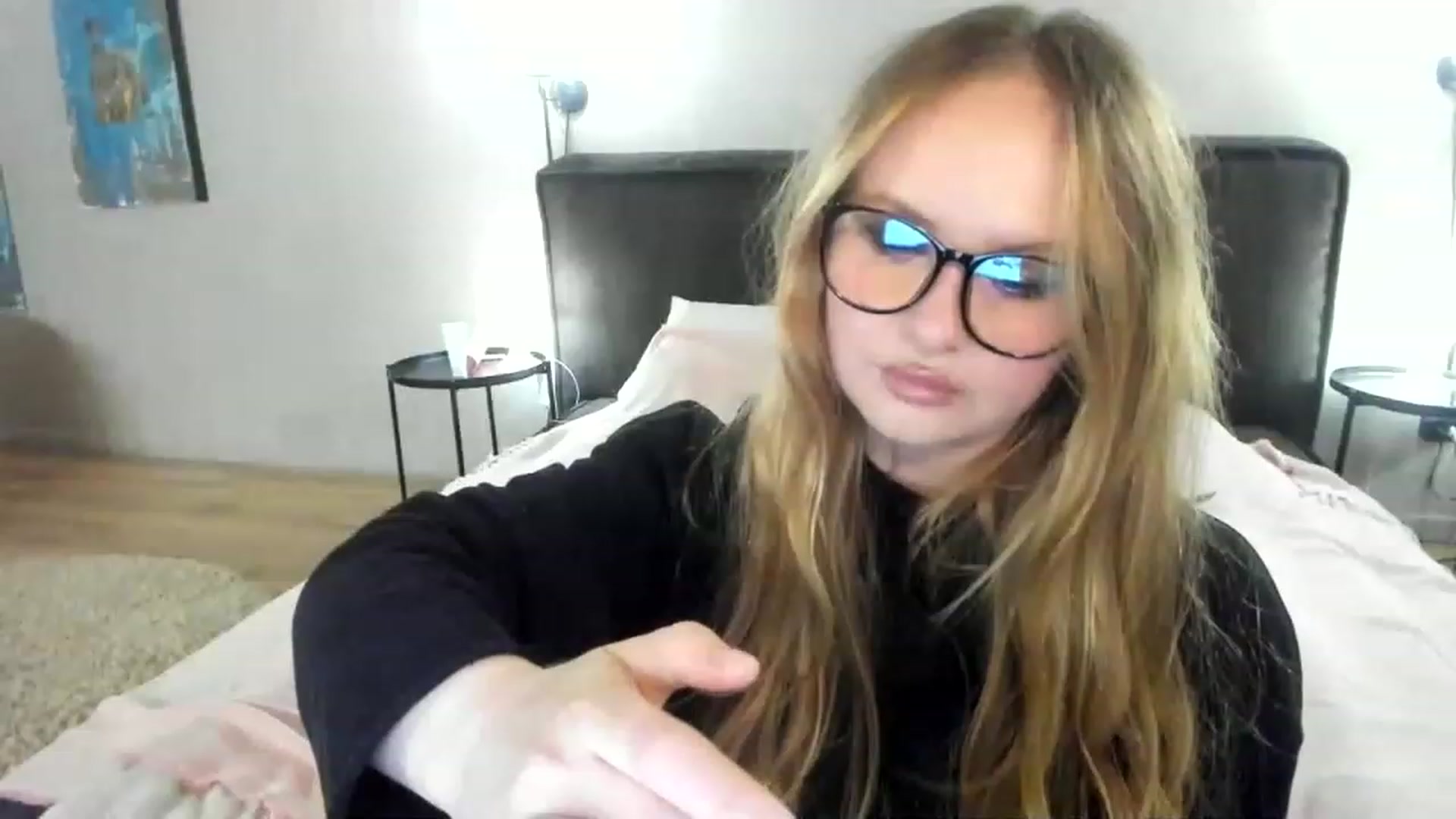Gallery image thumbnail from F_L_E_U_R's myfreecams stream on, 06/03/2023, 21:10 image 10 of 20