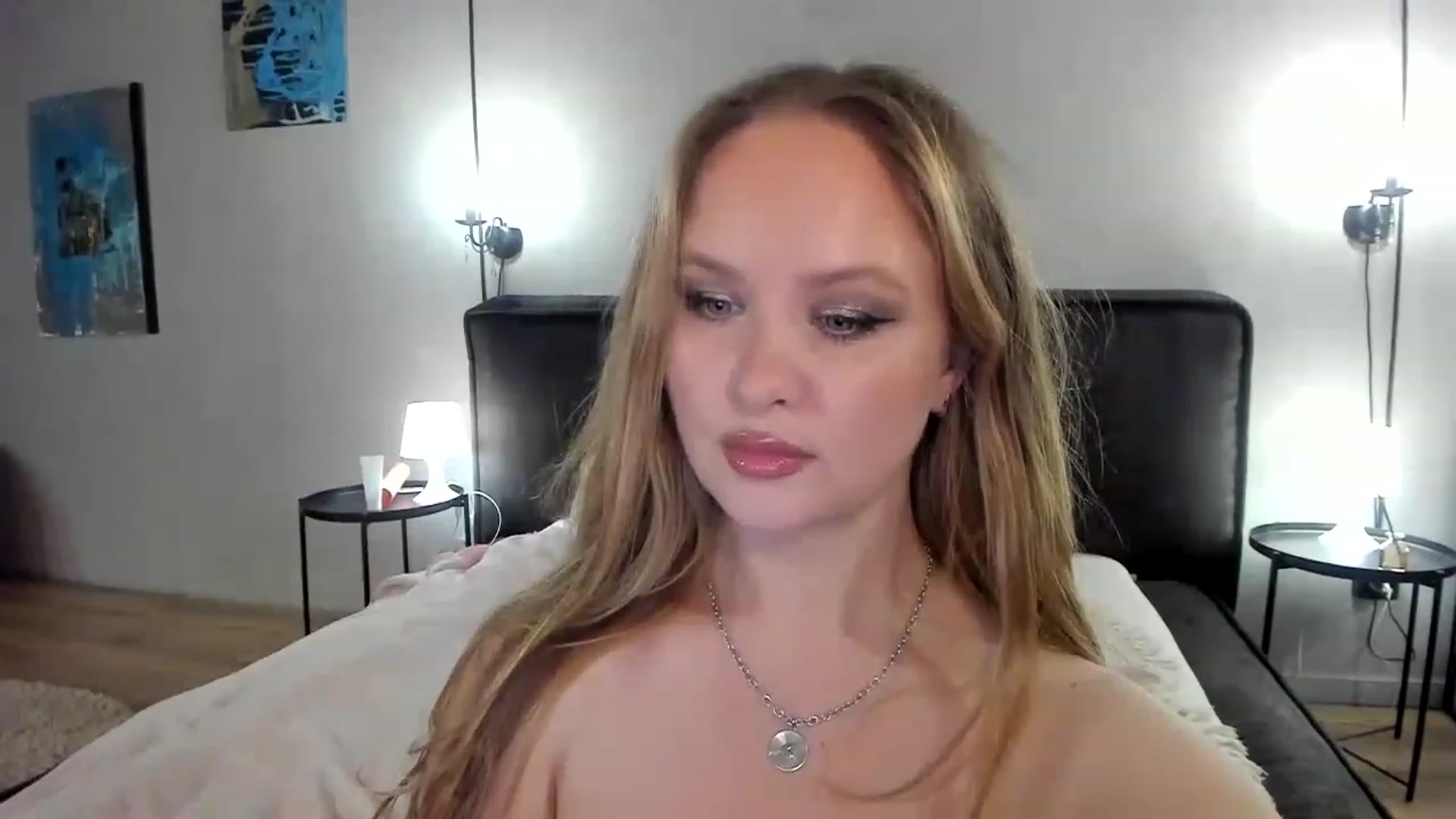 Gallery image thumbnail from F_L_E_U_R's myfreecams stream on, 06/04/2023, 21:37 image 10 of 20