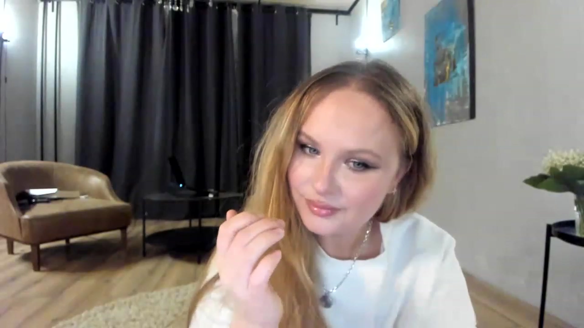 Gallery image thumbnail from F_L_E_U_R's myfreecams stream on, 06/06/2023, 22:50 image 3 of 20
