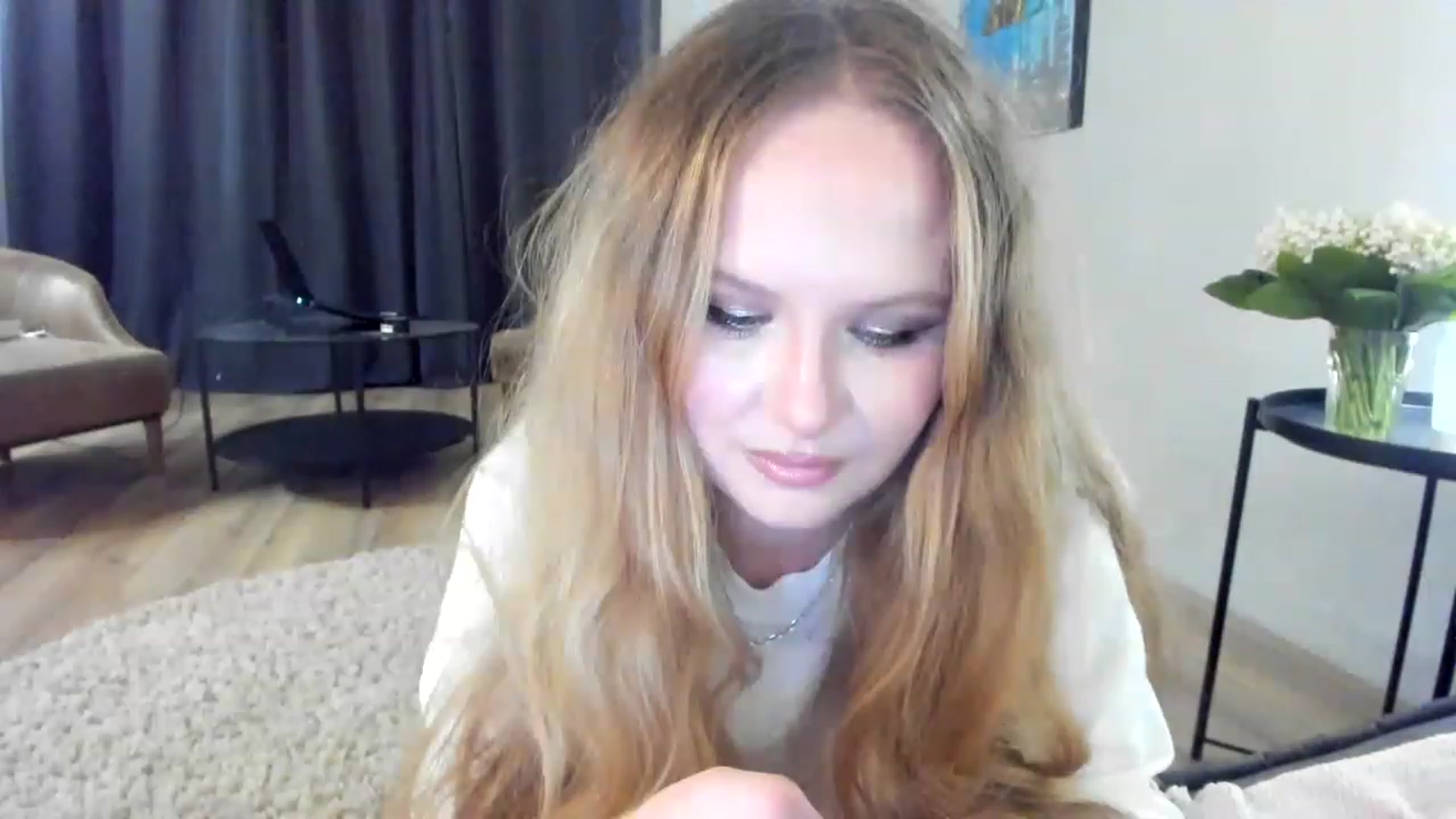 Gallery image thumbnail from F_L_E_U_R's myfreecams stream on, 06/06/2023, 22:50 image 19 of 20