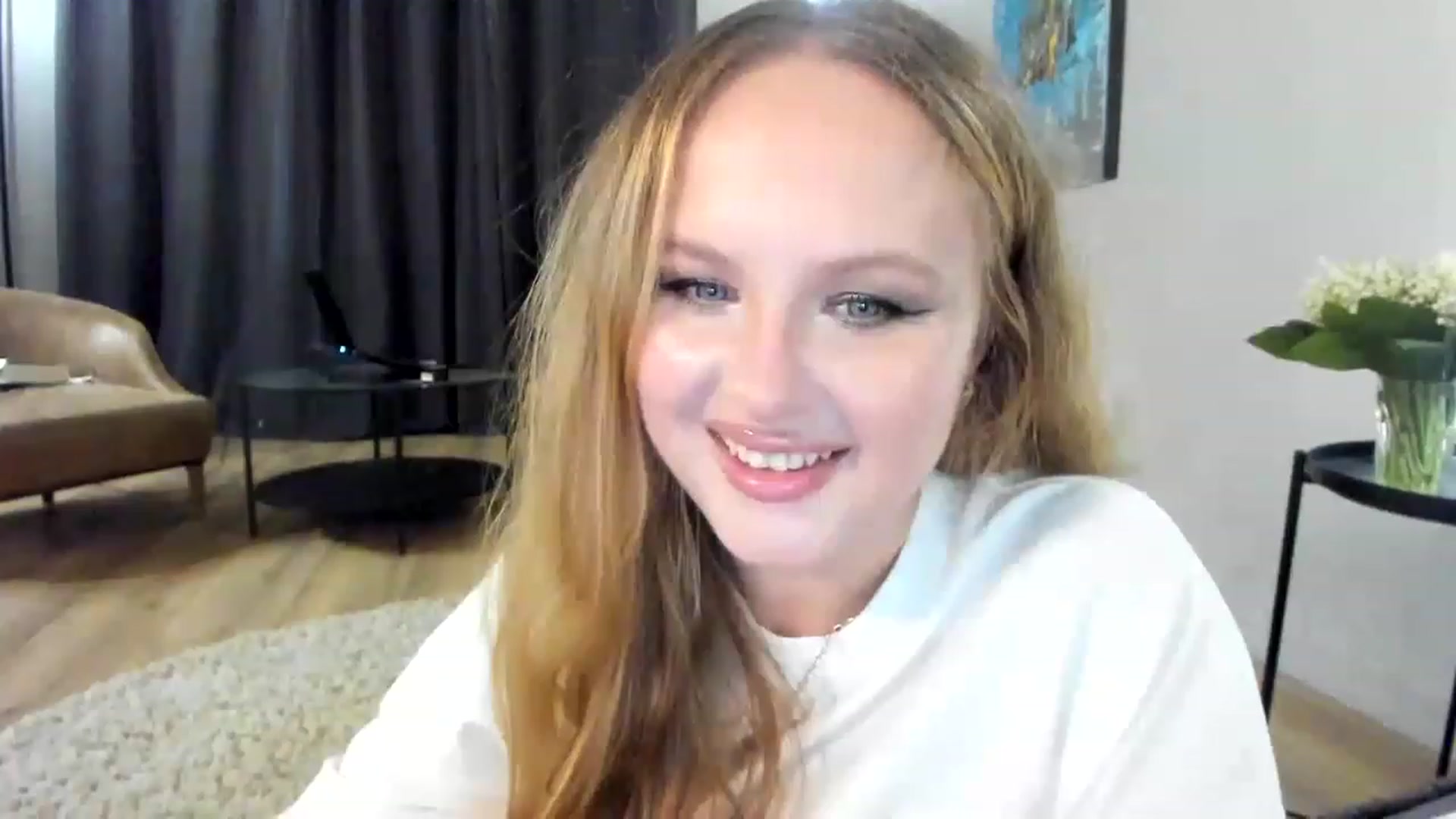 Gallery image thumbnail from F_L_E_U_R's myfreecams stream on, 06/06/2023, 22:50 image 6 of 20