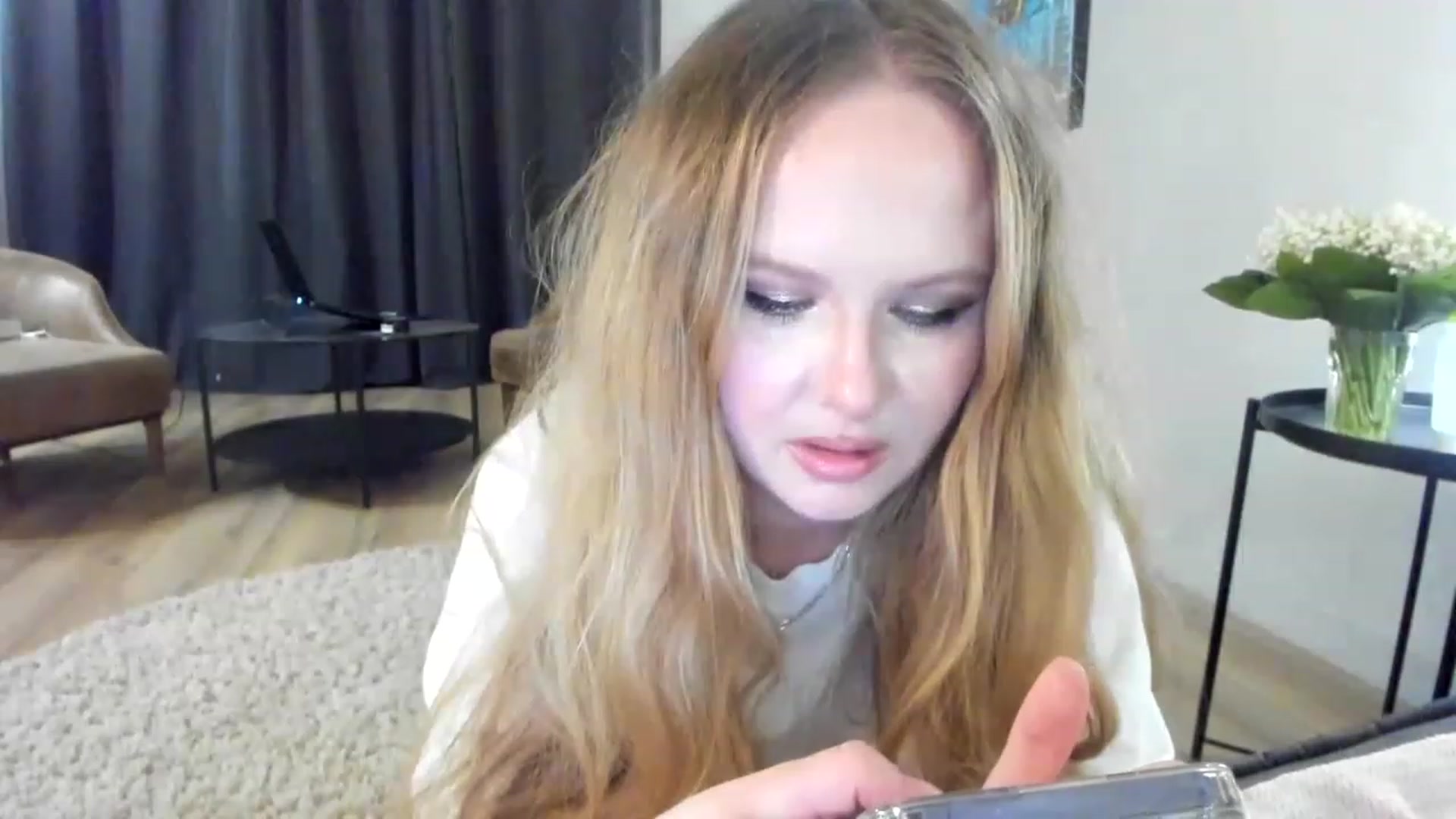 Gallery image thumbnail from F_L_E_U_R's myfreecams stream on, 06/06/2023, 22:50 image 18 of 20