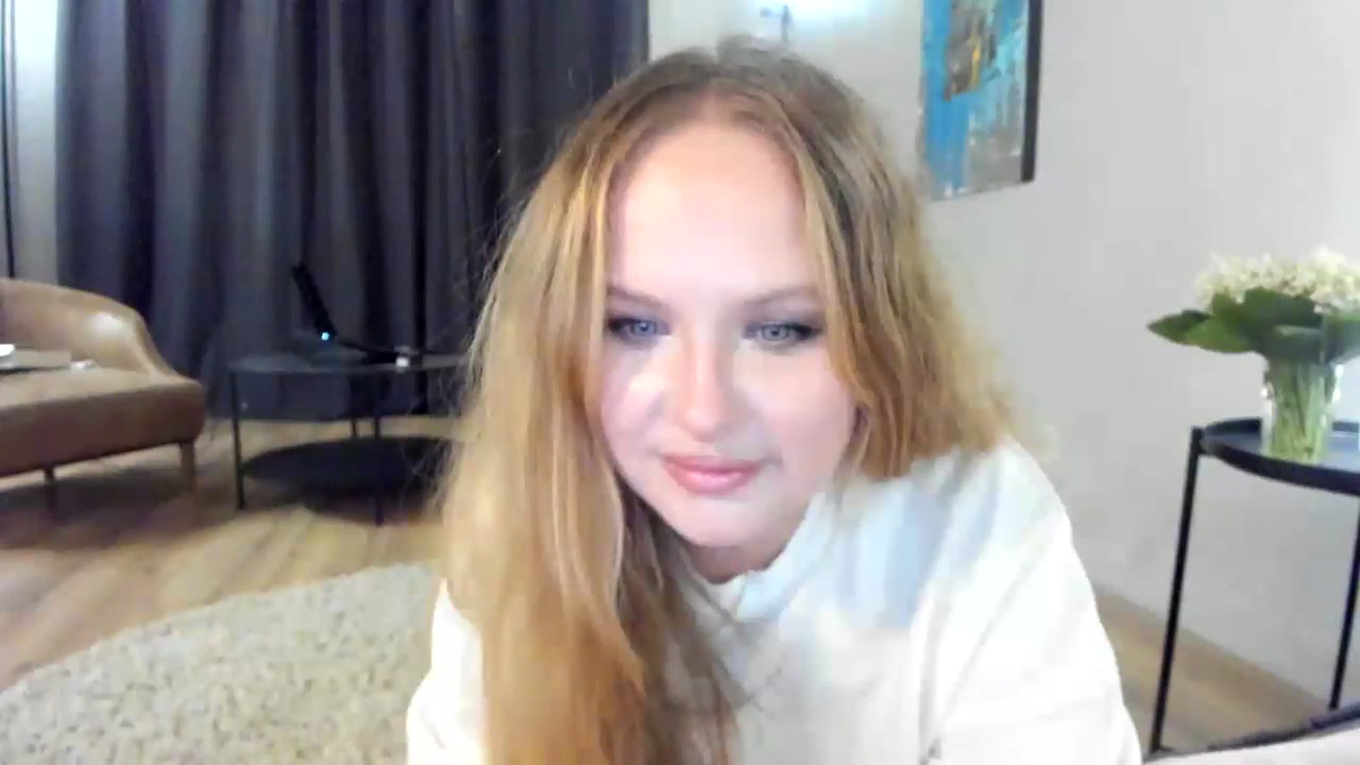 Gallery image thumbnail from F_L_E_U_R's myfreecams stream on, 06/06/2023, 22:50 image 13 of 20