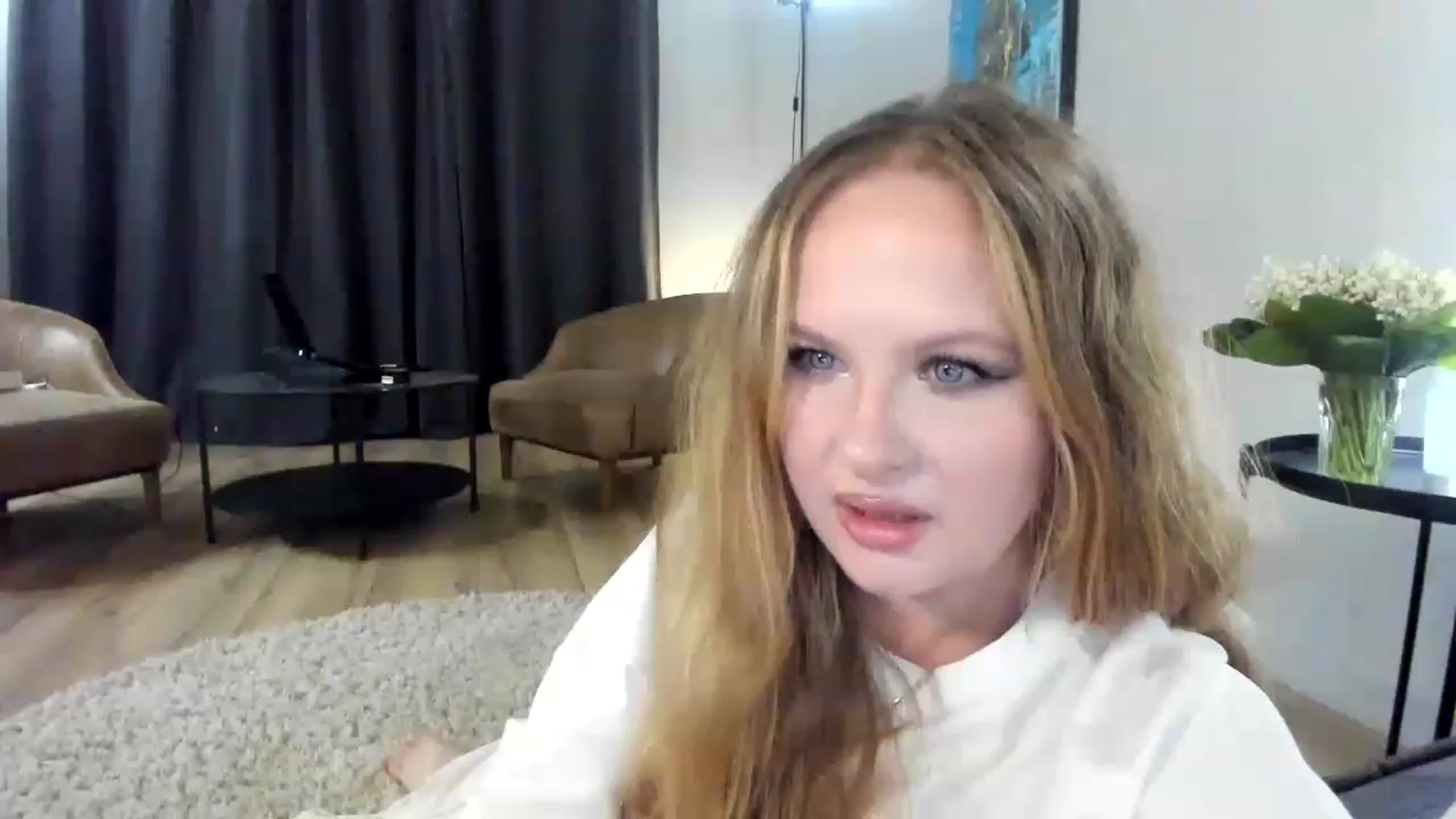 Gallery image thumbnail from F_L_E_U_R's myfreecams stream on, 06/06/2023, 22:50 image 8 of 20