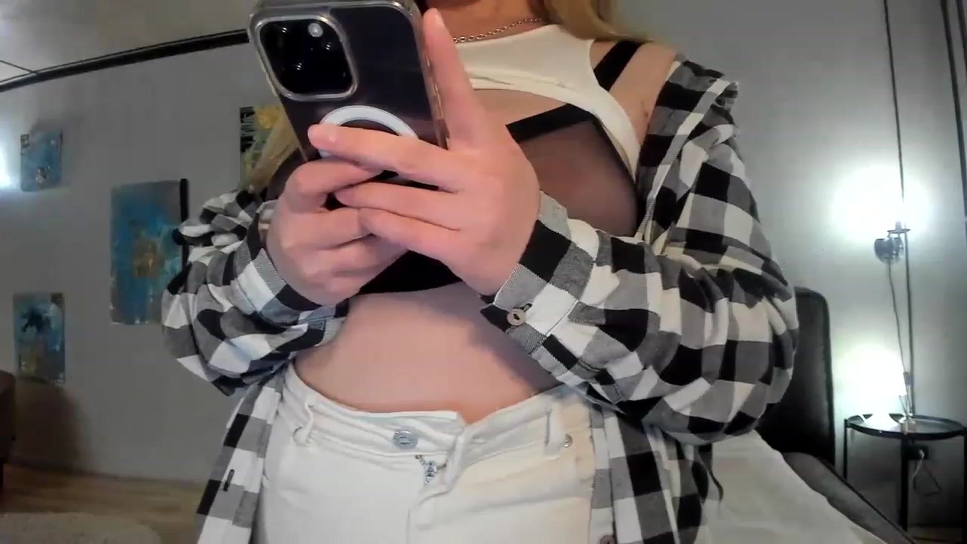 Gallery image thumbnail from F_L_E_U_R's myfreecams stream on, 06/11/2023, 21:23 image 19 of 20